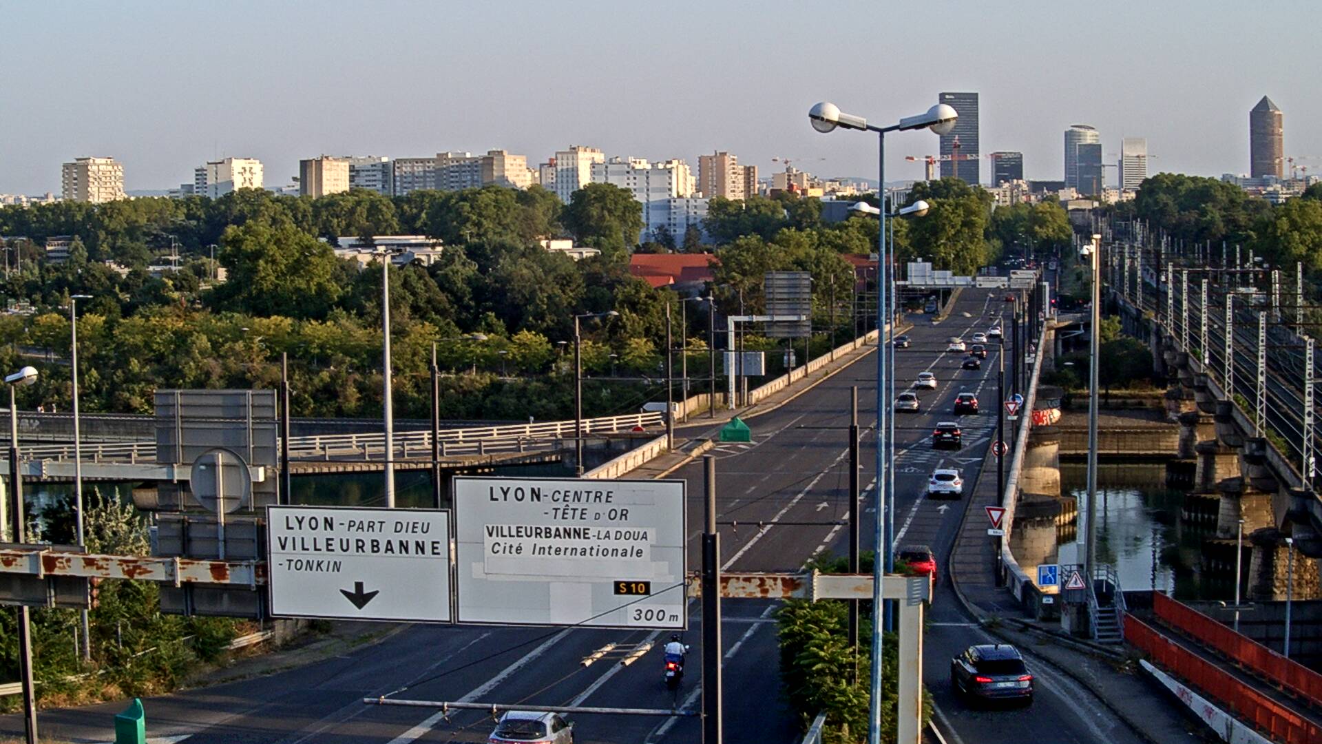 Caméra trafic sur le Boulevard périphérique Nord de Lyon, à Caluire-et-Cuire, au niveau du Pont Poincaré, en direction de Lyon et Villeurbanne