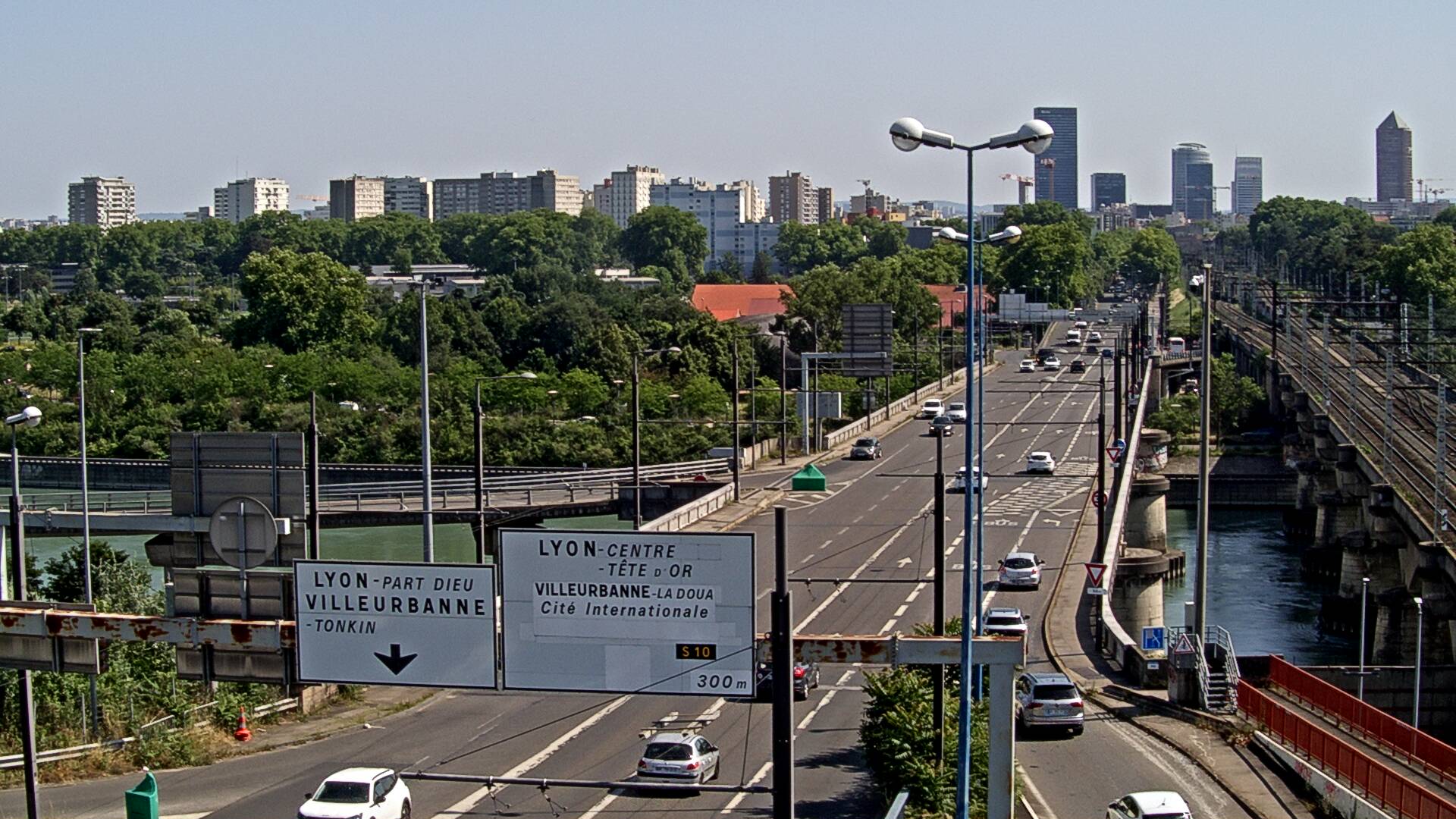 Caméra trafic sur le Boulevard périphérique Nord de Lyon, à Caluire-et-Cuire, au niveau du Pont Poincaré, en direction de Lyon et Villeurbanne