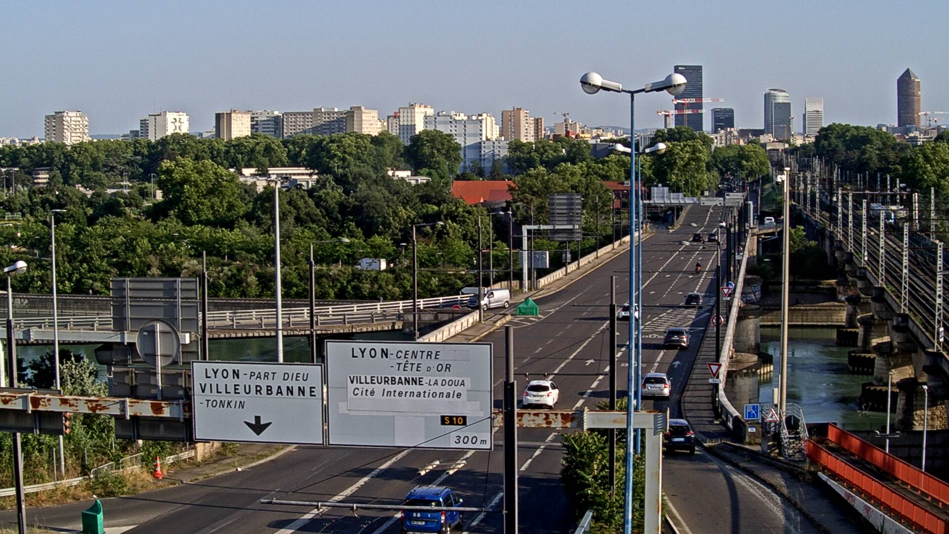 <h2>Caméra trafic sur le Boulevard périphérique Nord de Lyon, à Caluire-et-Cuire, au niveau du Pont Poincaré, en direction de Lyon et Villeurbanne</h2>