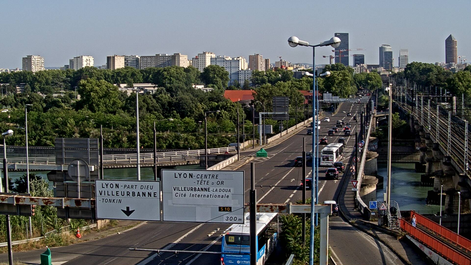 Caméra trafic sur le Boulevard périphérique Nord de Lyon, à Caluire-et-Cuire, au niveau du Pont Poincaré, en direction de Lyon et Villeurbanne