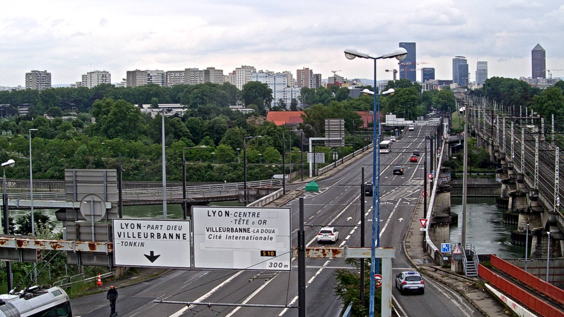 Caméra trafic sur le Boulevard périphérique Nord de Lyon, à Caluire-et-Cuire, au niveau du Pont Poincaré, en direction de Lyon et Villeurbanne