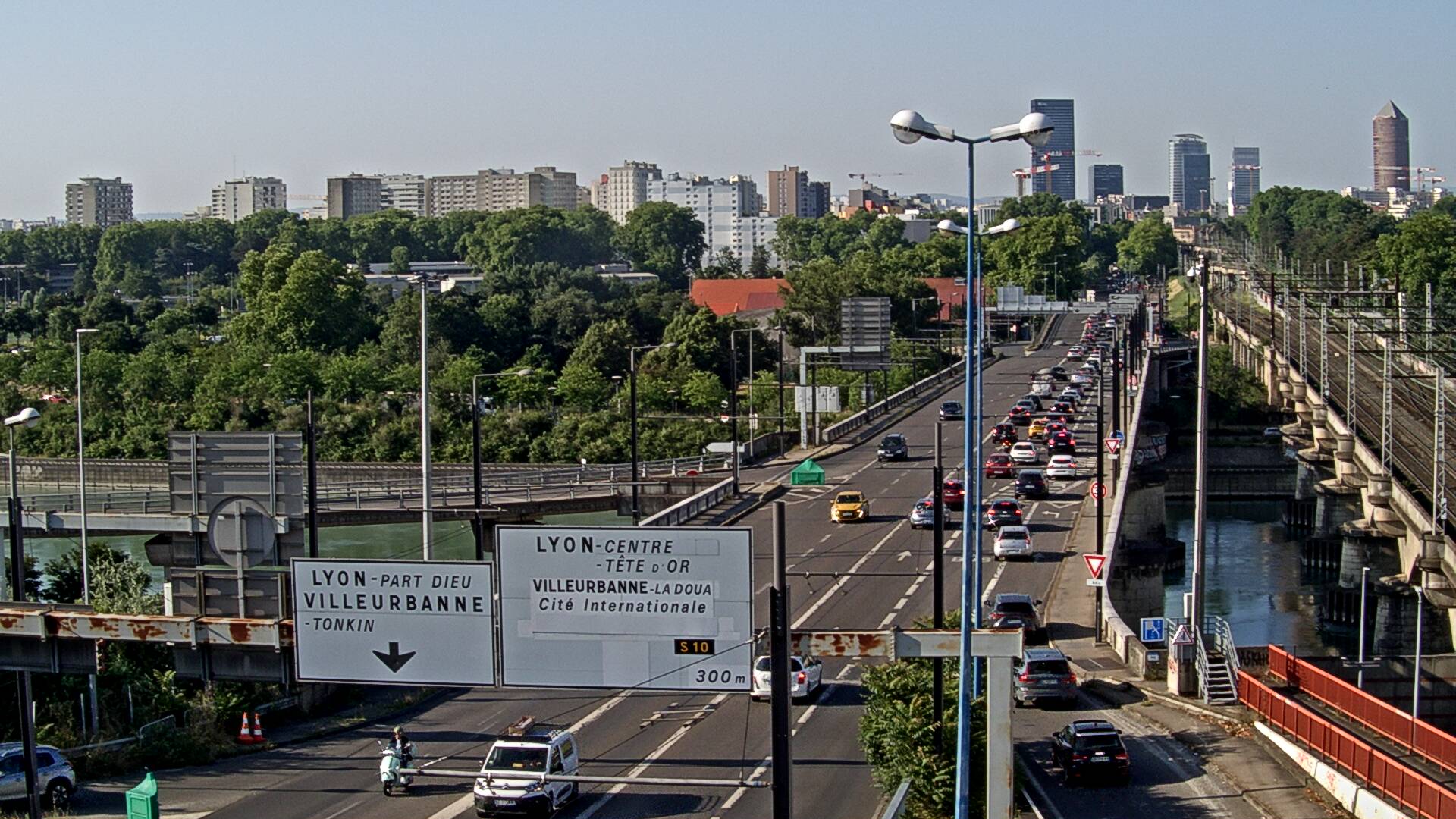 <h2>Caméra trafic sur le Boulevard périphérique Nord de Lyon, à Caluire-et-Cuire, au niveau du Pont Poincaré, en direction de Lyon et Villeurbanne</h2>