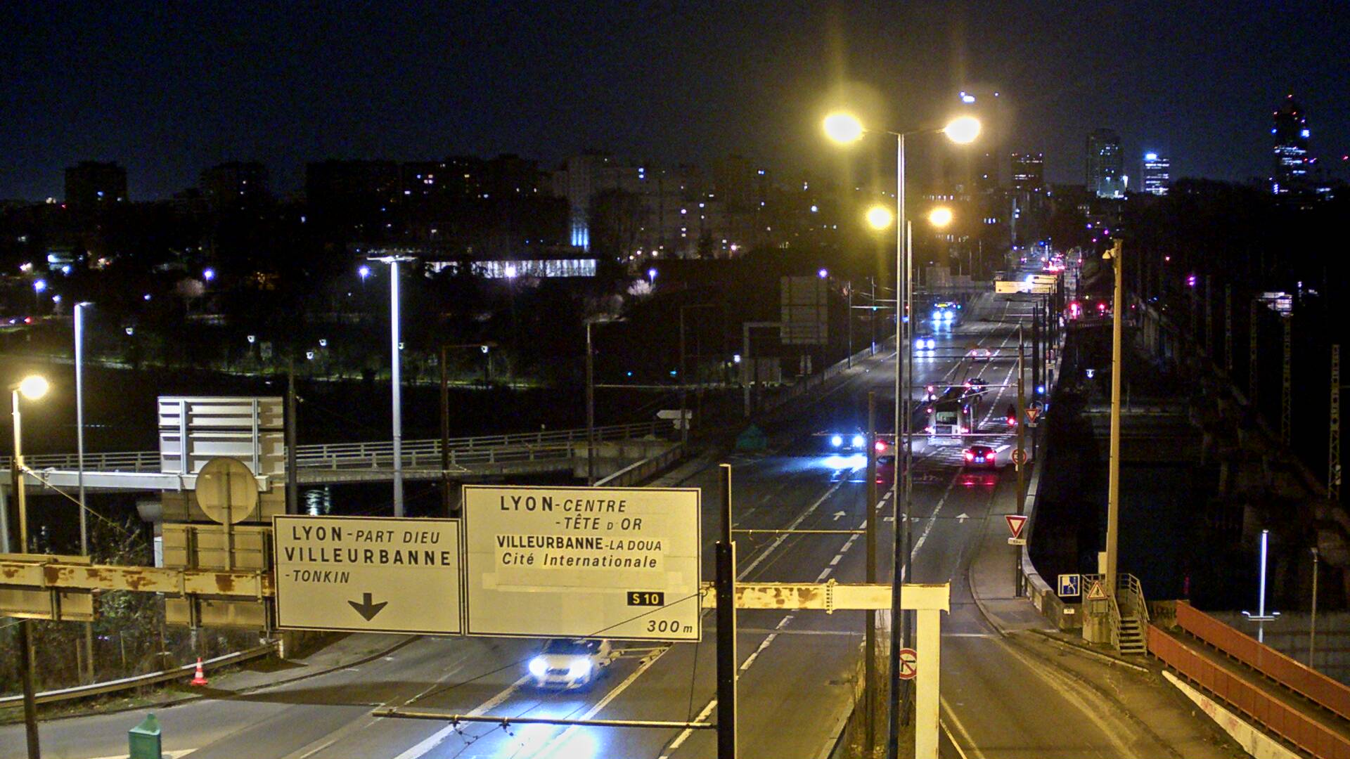 <h2>Webcam sur le pont Raymond Poincaré sur la D48, au-dessus du périphérique Nord de Lyon. Vue orientée vers le boulevard de Stalingrad, Lyon</h2>