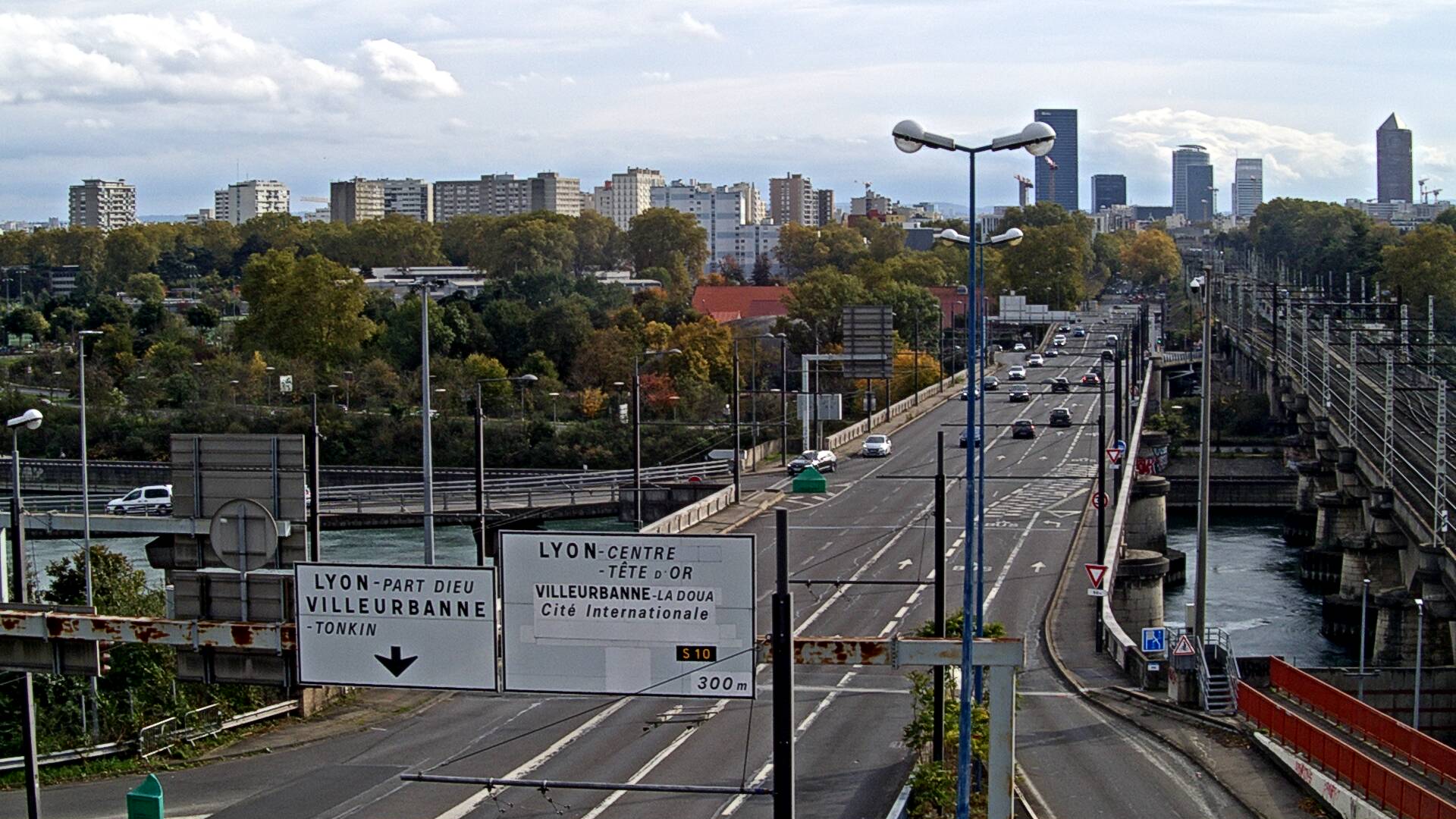 <h2>Caméra trafic sur le Boulevard périphérique Nord de Lyon, à Caluire-et-Cuire, au niveau du Pont Poincaré, en direction de Lyon et Villeurbanne</h2>
