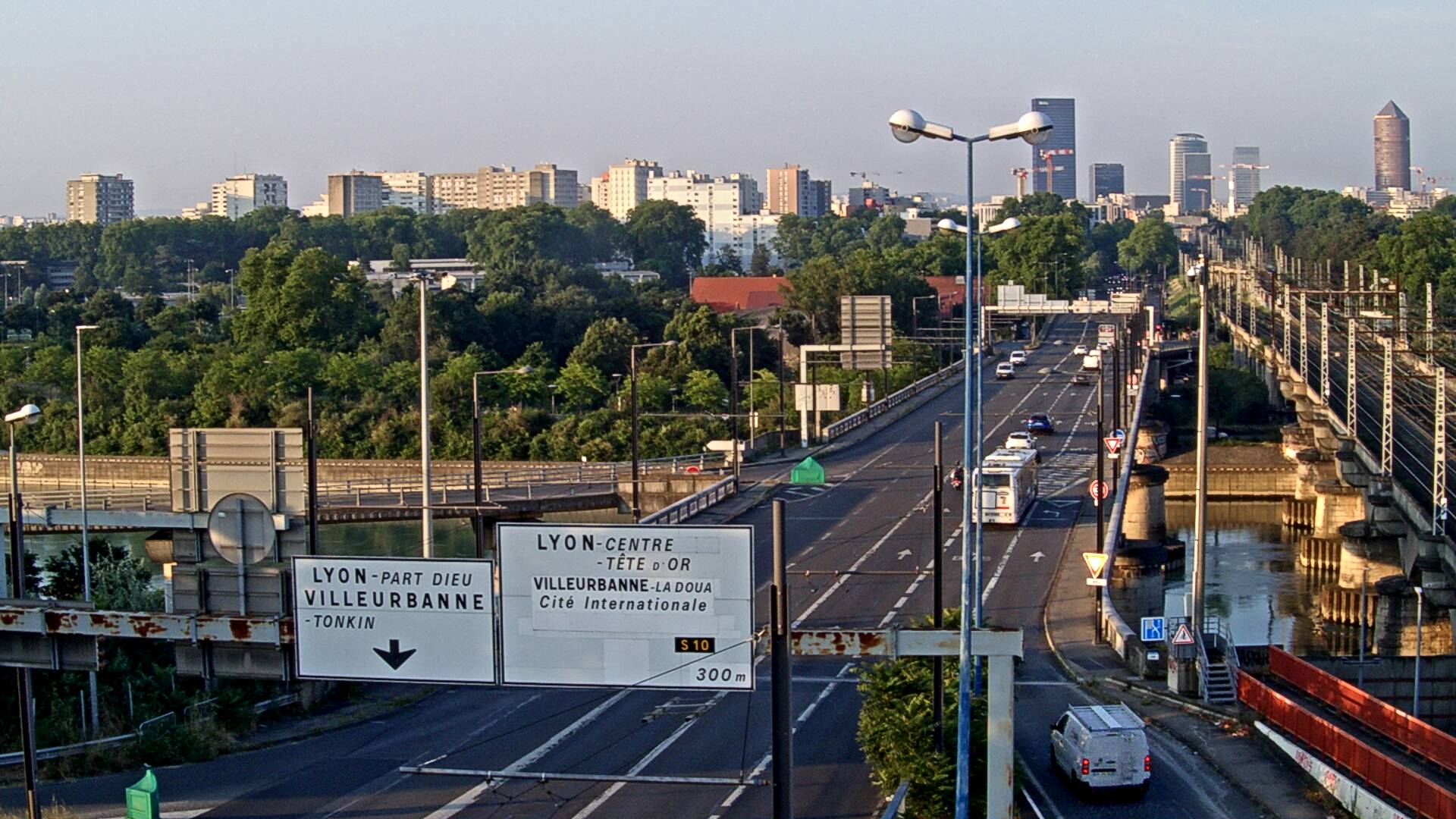 Caméra trafic sur le Boulevard périphérique Nord de Lyon, à Caluire-et-Cuire, au niveau du Pont Poincaré, en direction de Lyon et Villeurbanne