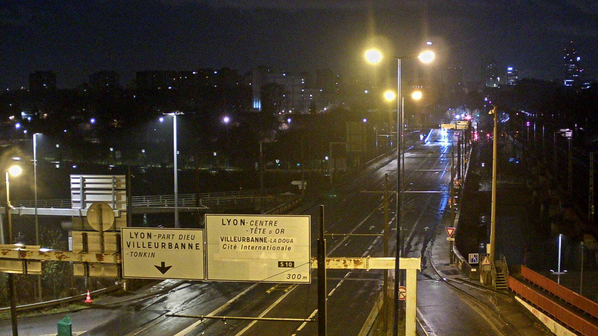 <h2>Caméra trafic sur le Boulevard périphérique Nord de Lyon, à Caluire-et-Cuire, au niveau du Pont Poincaré, en direction de Lyon et Villeurbanne</h2>