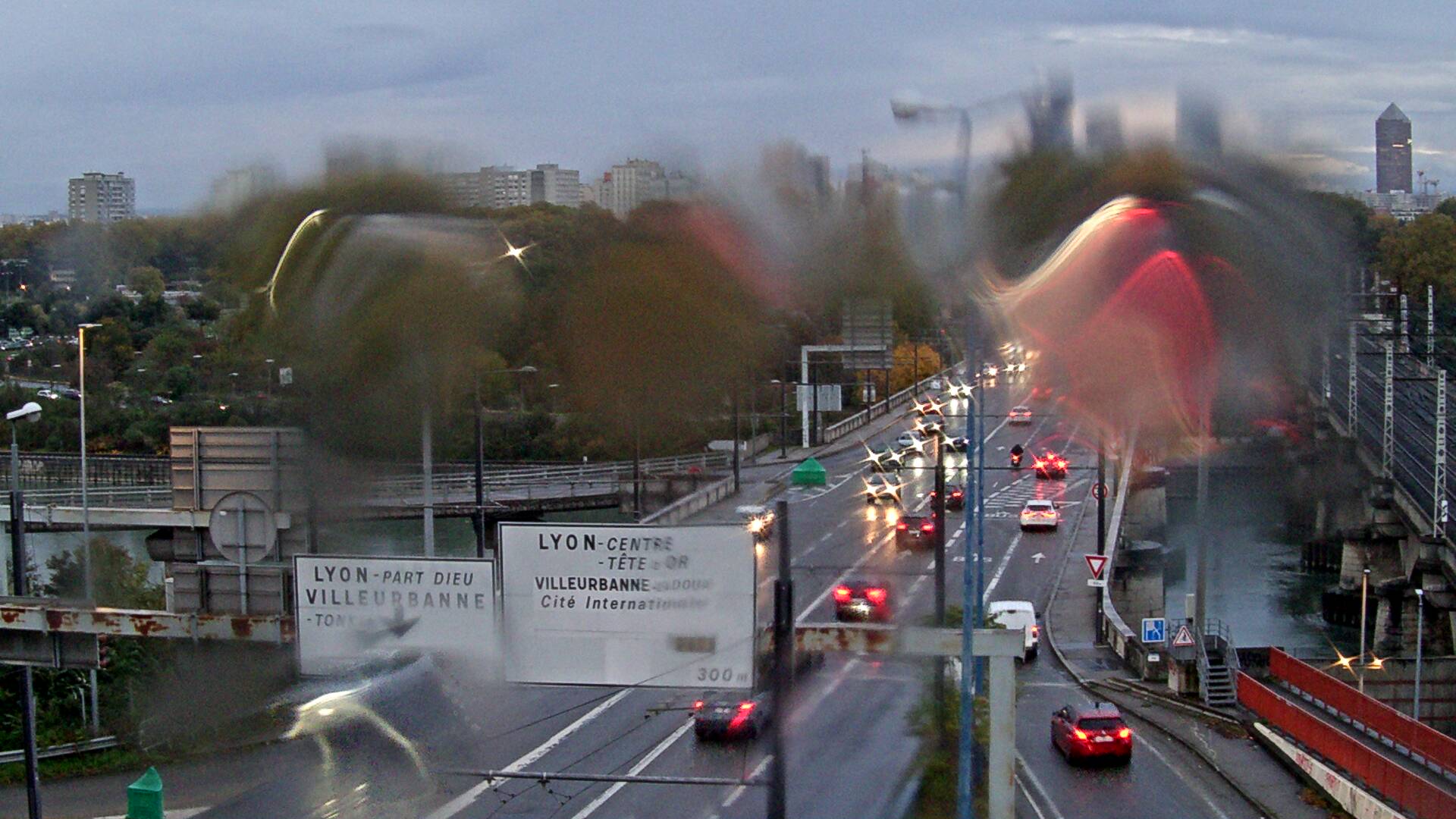 Webcam sur le pont Raymond Poincaré sur la D48, au-dessus du périphérique Nord de Lyon. Vue orientée vers le boulevard de Stalingrad, Lyon
