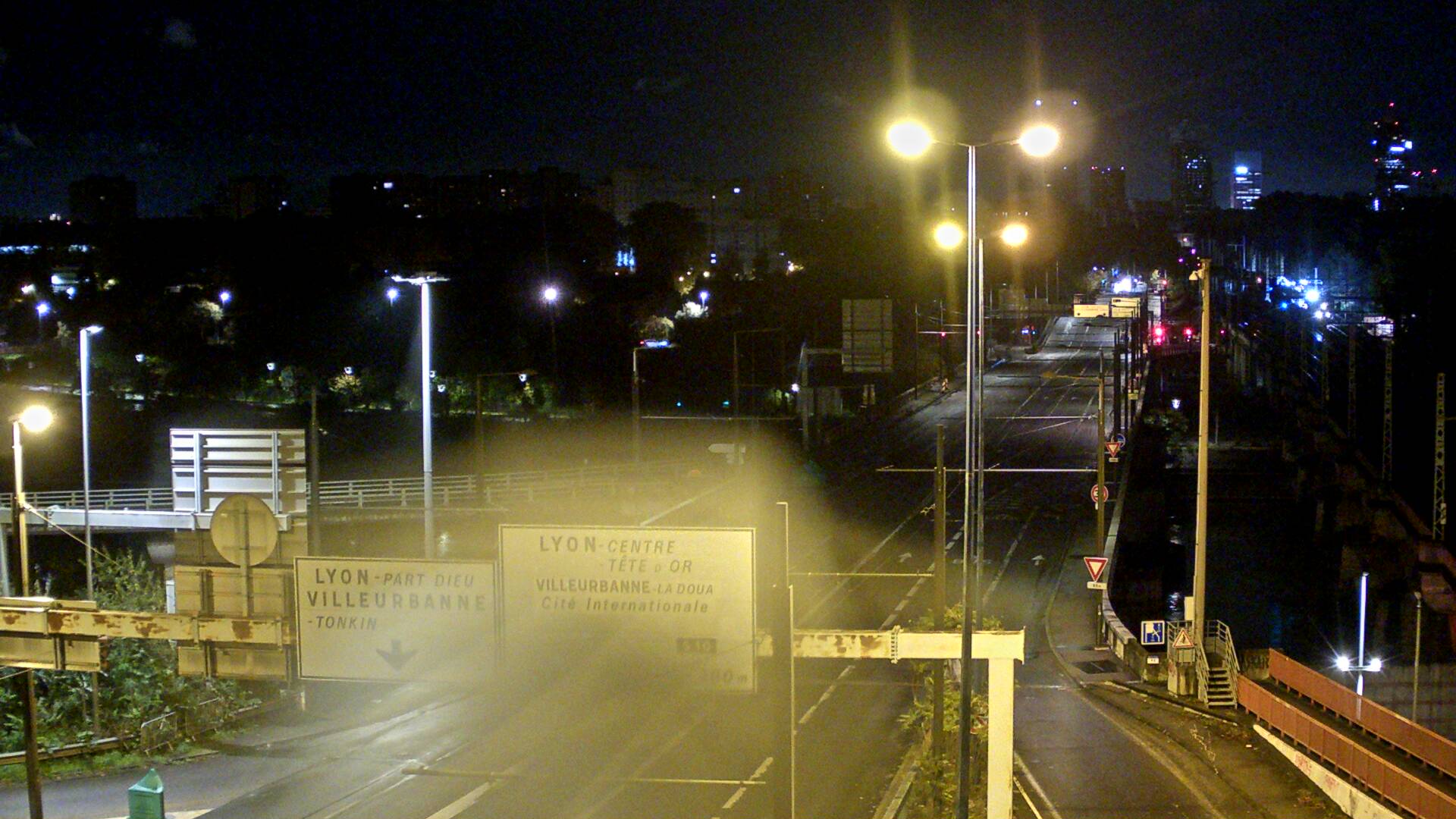 Webcam sur le pont Raymond Poincaré sur la D48, au-dessus du périphérique Nord de Lyon. Vue orientée vers le boulevard de Stalingrad, Lyon