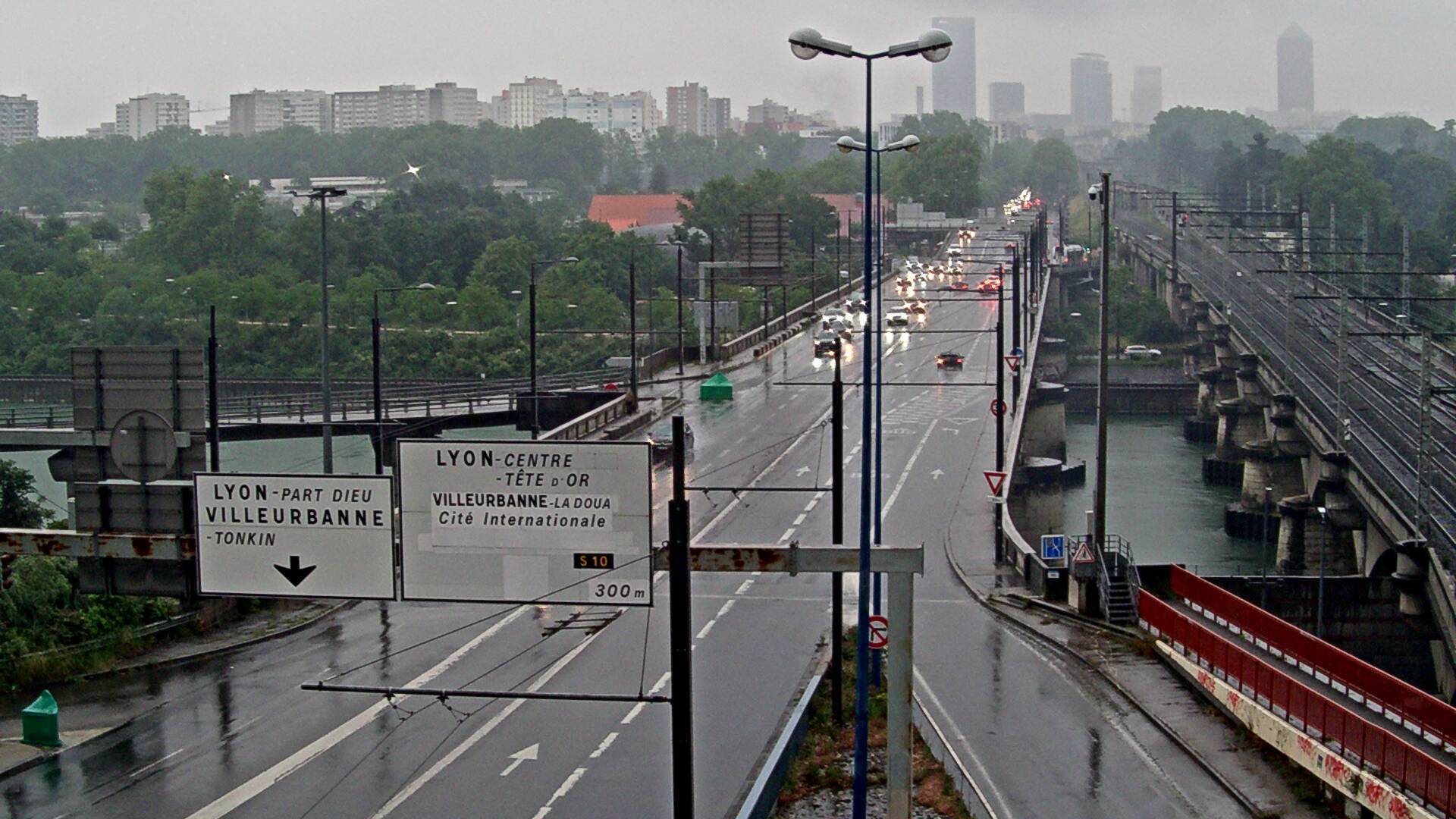 <h2>Caméra trafic sur le Boulevard périphérique Nord de Lyon, à Caluire-et-Cuire, au niveau du Pont Poincaré, en direction de Lyon et Villeurbanne</h2>