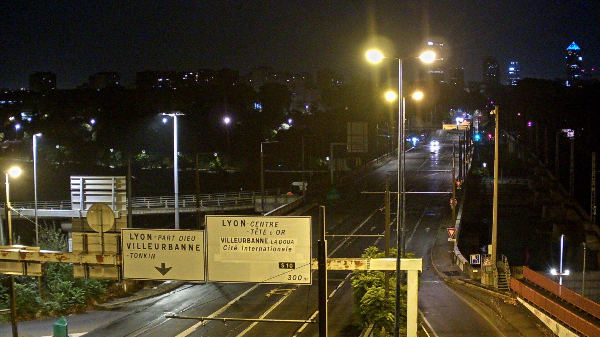 <h2>Webcam sur le pont Raymond Poincaré sur la D48, au-dessus du périphérique Nord de Lyon. Vue orientée vers le boulevard de Stalingrad, Lyon</h2>