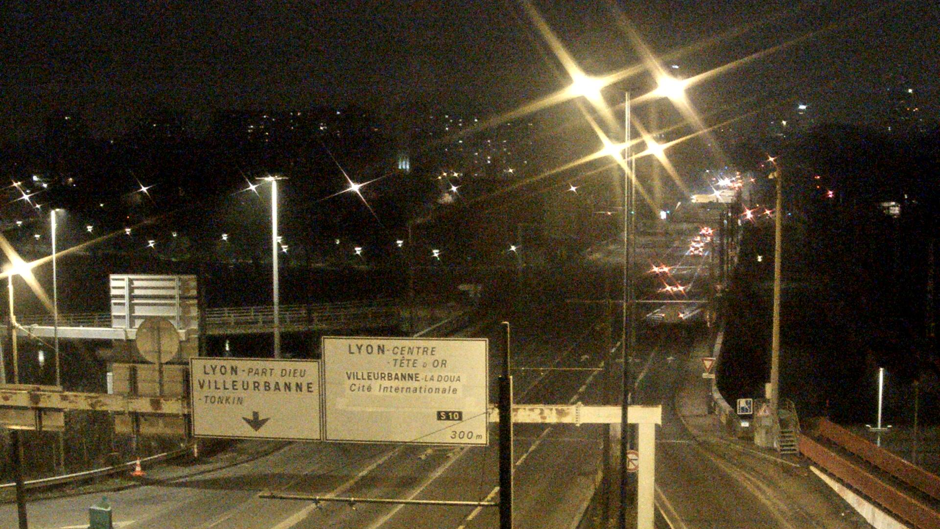 Webcam sur le pont Raymond Poincaré sur la D48, au-dessus du périphérique Nord de Lyon. Vue orientée vers le boulevard de Stalingrad, Lyon