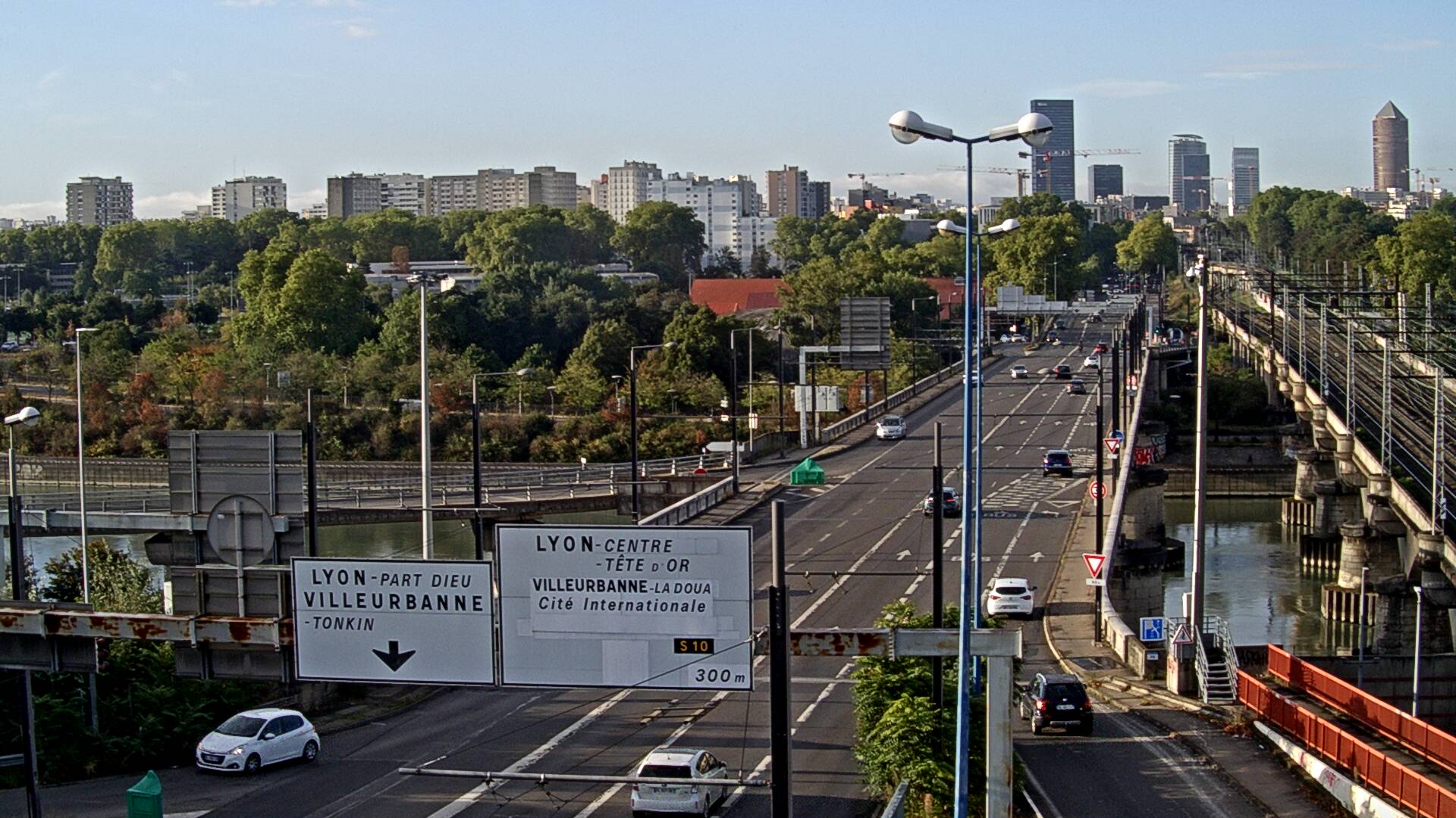 <h2>Caméra trafic sur le Boulevard périphérique Nord de Lyon, à Caluire-et-Cuire, au niveau du Pont Poincaré, en direction de Lyon et Villeurbanne</h2>