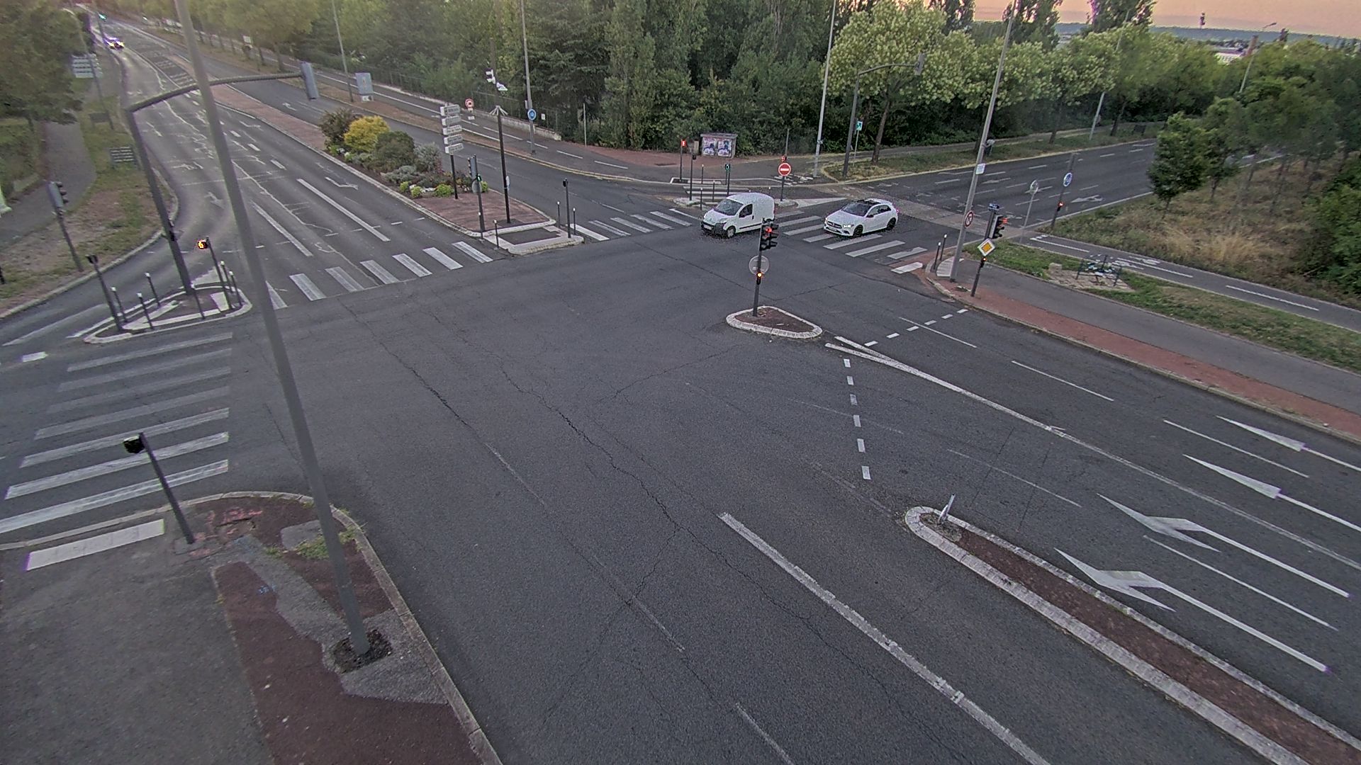<h2>Webcam proche de l'A43 à Bron à la jonction entre le Boulevard de l'Université (D112) et l'avenue Général de Gaulle (D506). Vue orientée vers Eurexpo</h2>