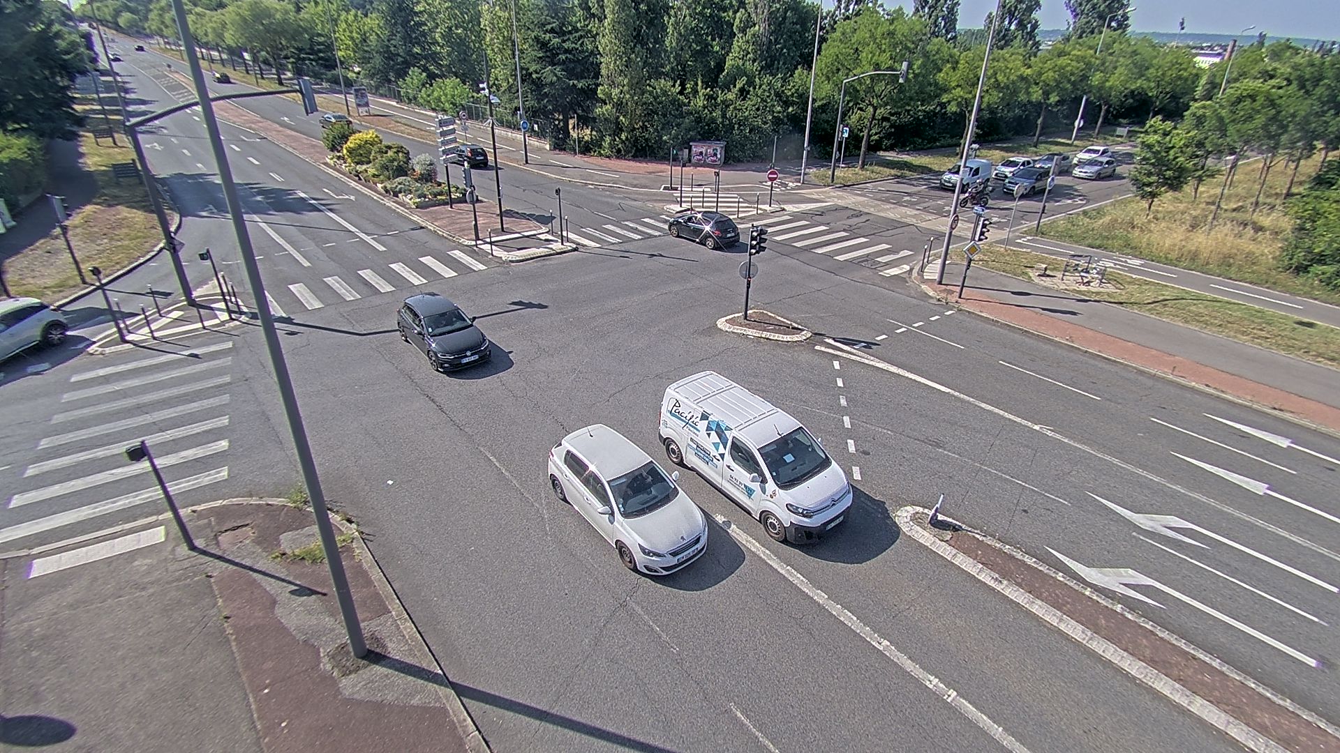 <h2>Webcam proche de l'A43 à Bron à la jonction entre le Boulevard de l'Université (D112) et l'avenue Général de Gaulle (D506). Vue orientée vers Eurexpo</h2>