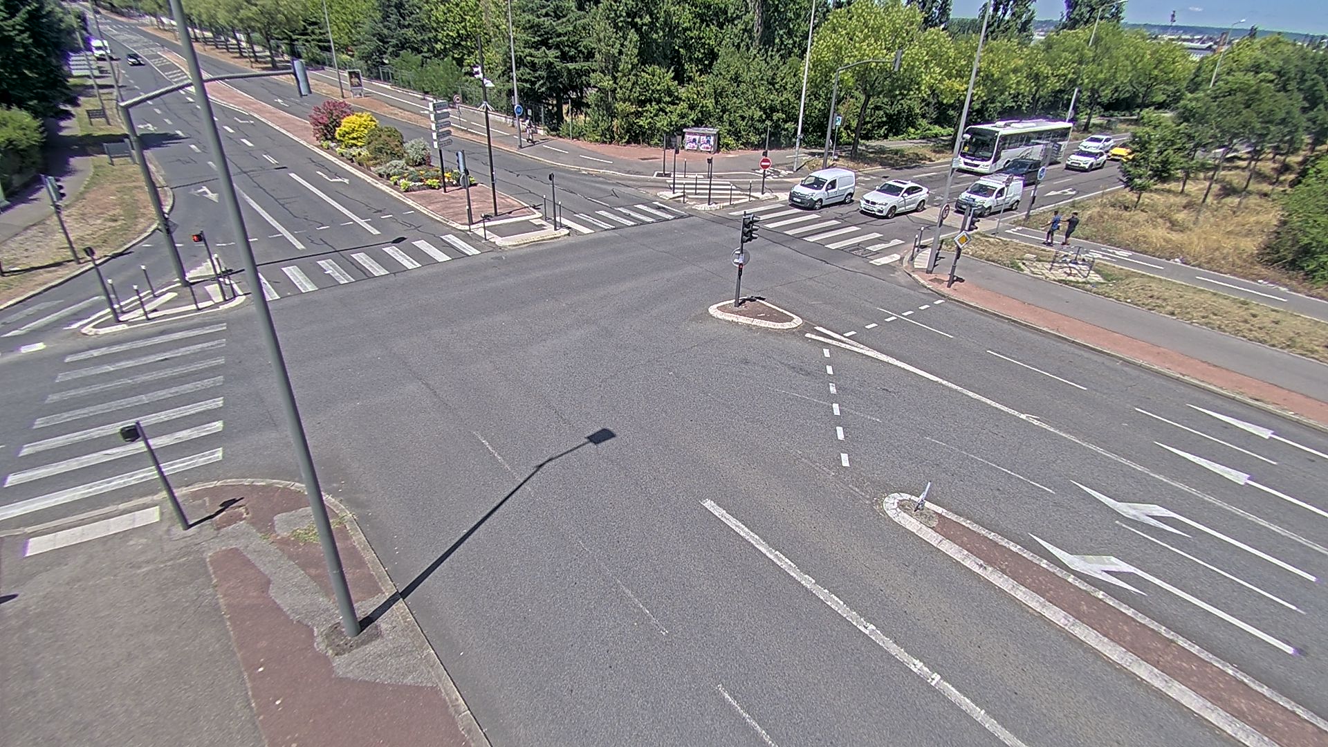 Webcam proche de l'A43 à Bron à la jonction entre le Boulevard de l'Université (D112) et l'avenue Général de Gaulle (D506). Vue orientée vers Eurexpo