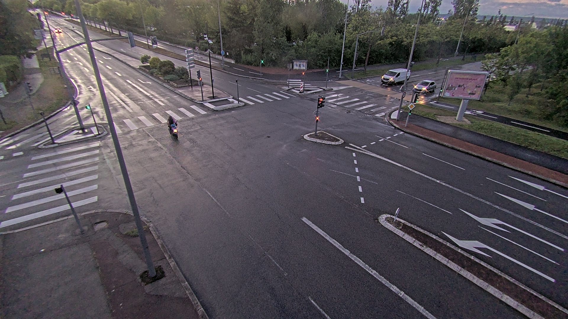 Webcam proche de l'A43 à Bron à la jonction entre le Boulevard de l'Université (D112) et l'avenue Général de Gaulle (D506). Vue orientée vers Eurexpo