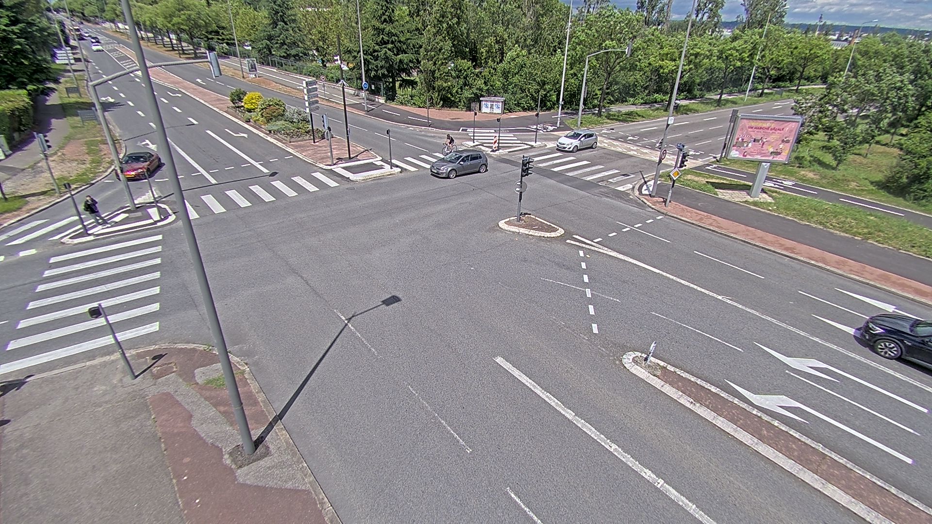<h2>Webcam proche de l'A43 à Bron à la jonction entre le Boulevard de l'Université (D112) et l'avenue Général de Gaulle (D506). Vue orientée vers Eurexpo</h2>