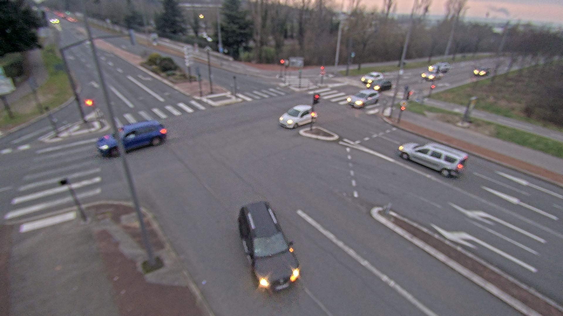 Webcam proche de l'A43 à Bron à la jonction entre le Boulevard de l'Université (D112) et l'avenue Général de Gaulle (D506). Vue orientée vers Eurexpo