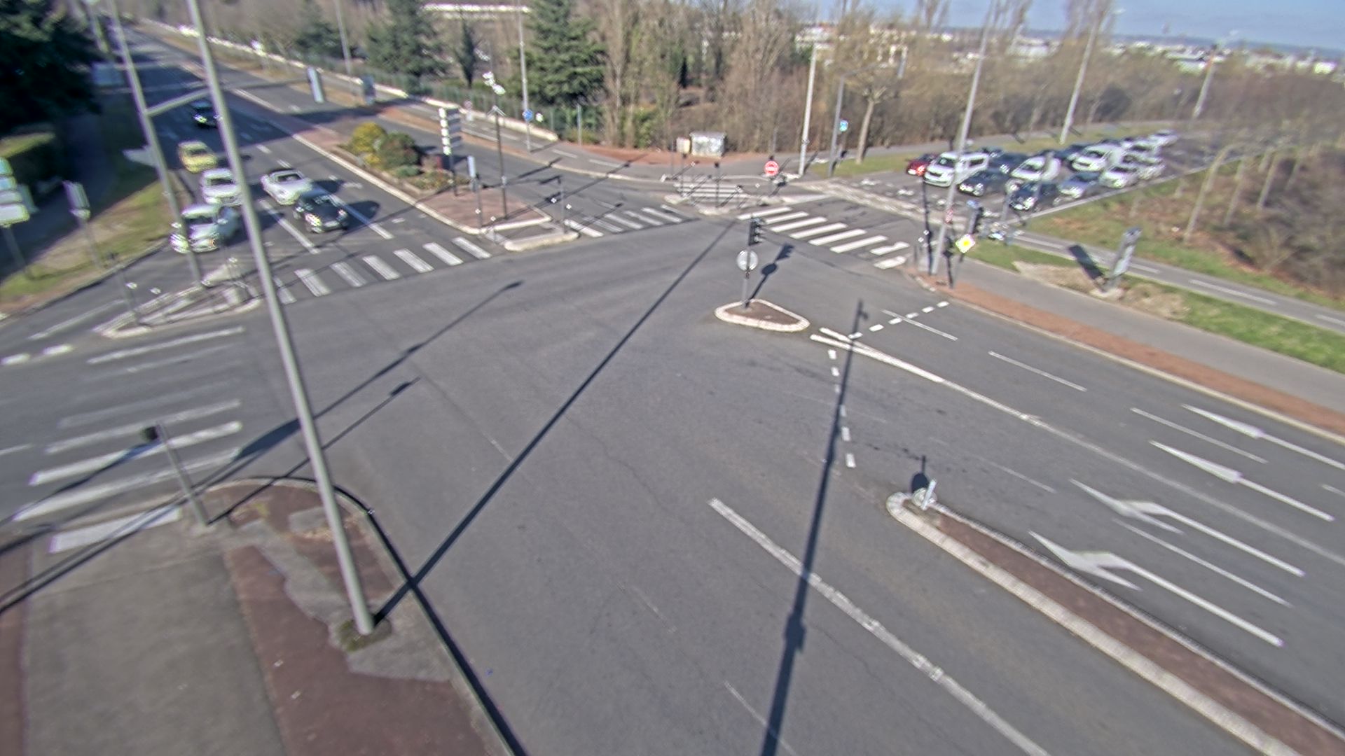 <h2>Webcam proche de l'A43 à Bron à la jonction entre le Boulevard de l'Université (D112) et l'avenue Général de Gaulle (D506). Vue orientée vers Eurexpo</h2>