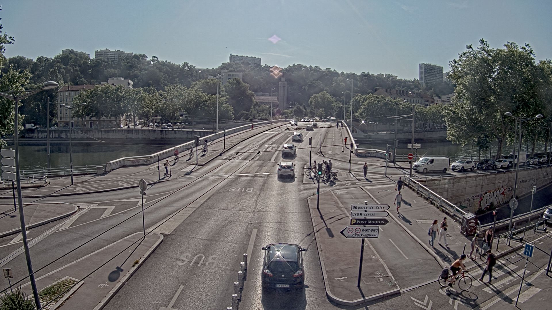 <h2>Webcam à Lyon au niveau du pont Clémenceau sur la D506. Vue orientée vers le tunnel de la Croix-Rousse</h2>