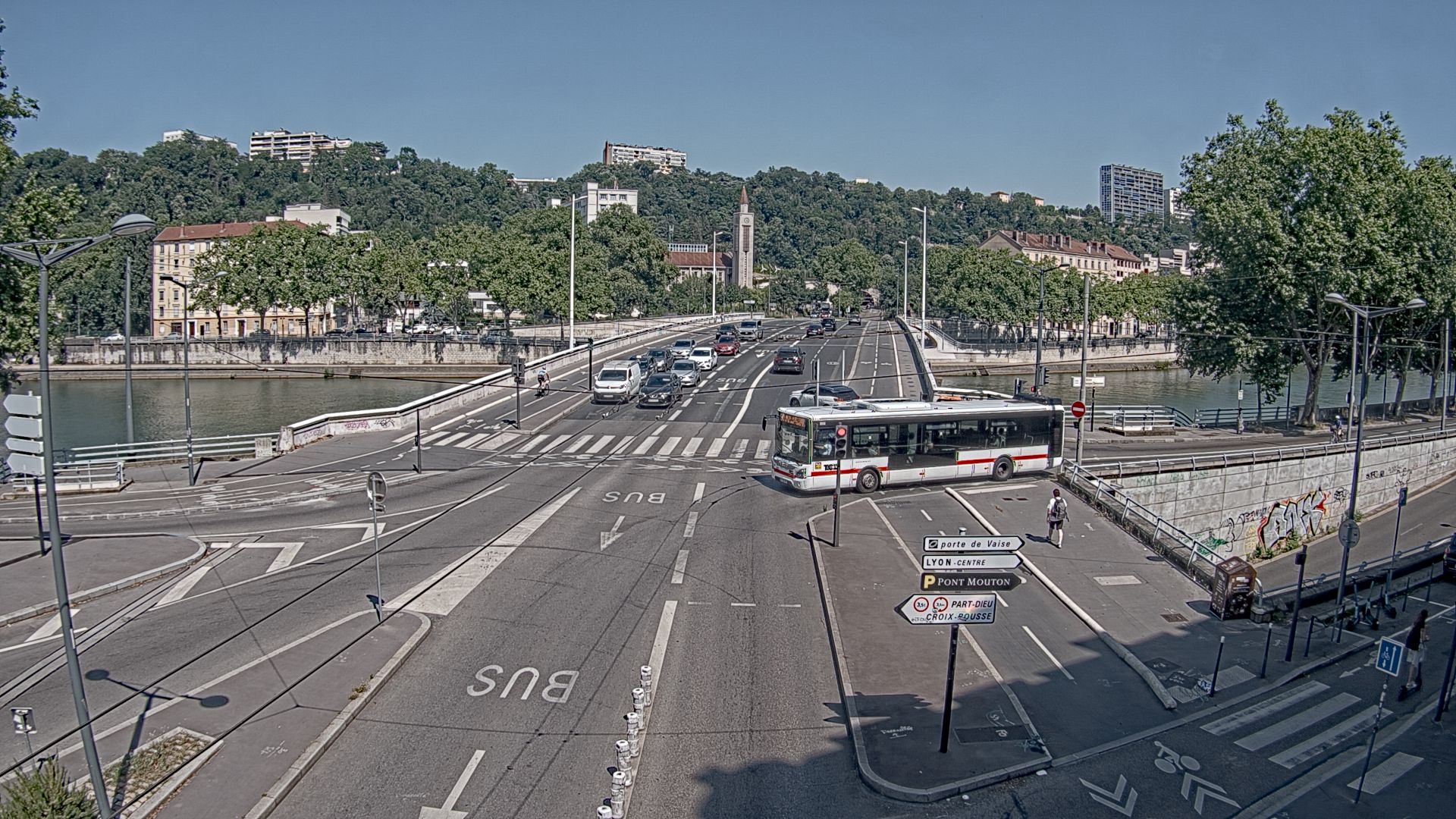 <h2>Webcam à Lyon au niveau du pont Clémenceau sur la D506. Vue orientée vers le tunnel de la Croix-Rousse</h2>