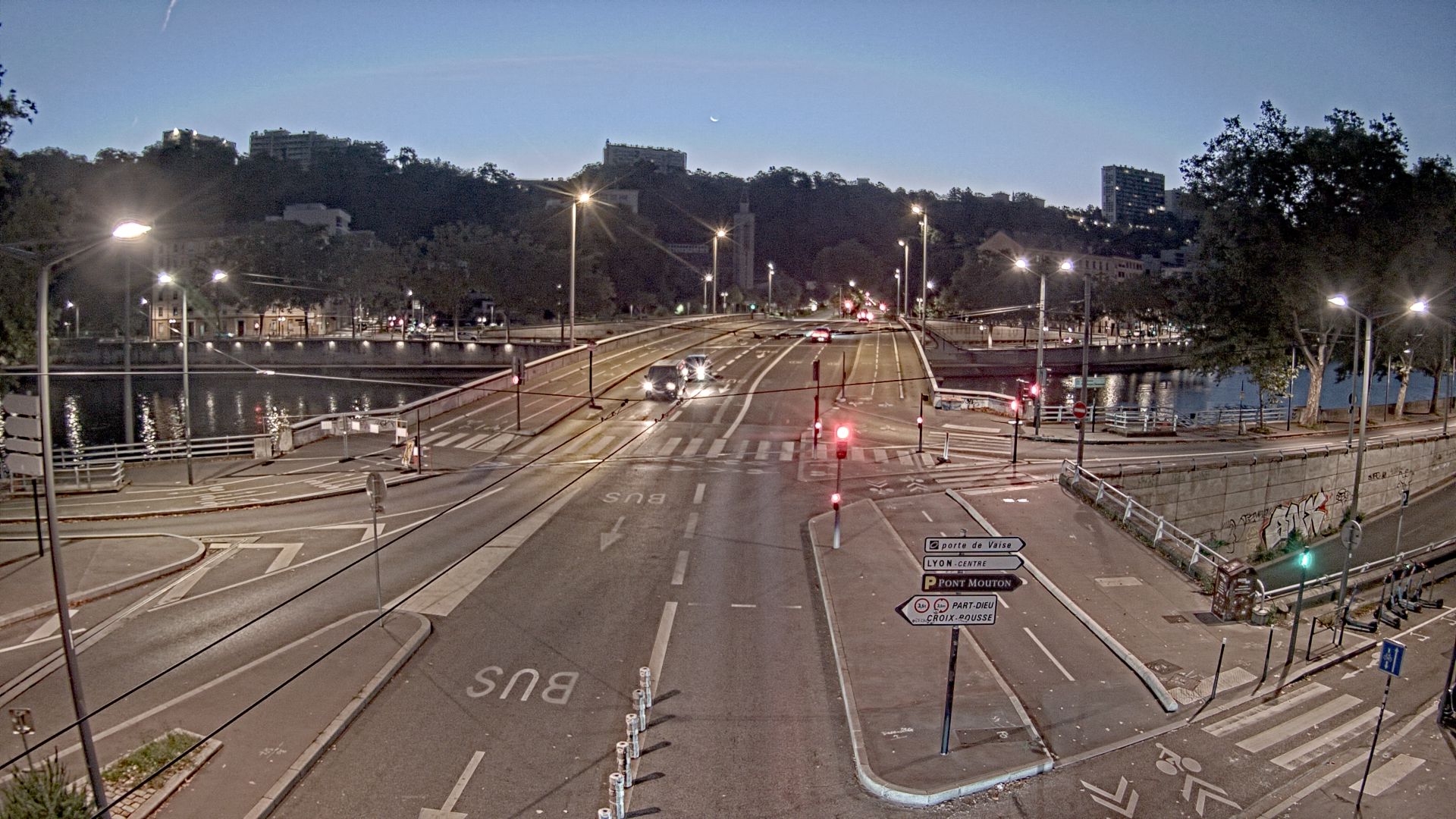 <h2>Webcam à Lyon au niveau du pont Clémenceau sur la D506. Vue orientée vers le tunnel de la Croix-Rousse</h2>