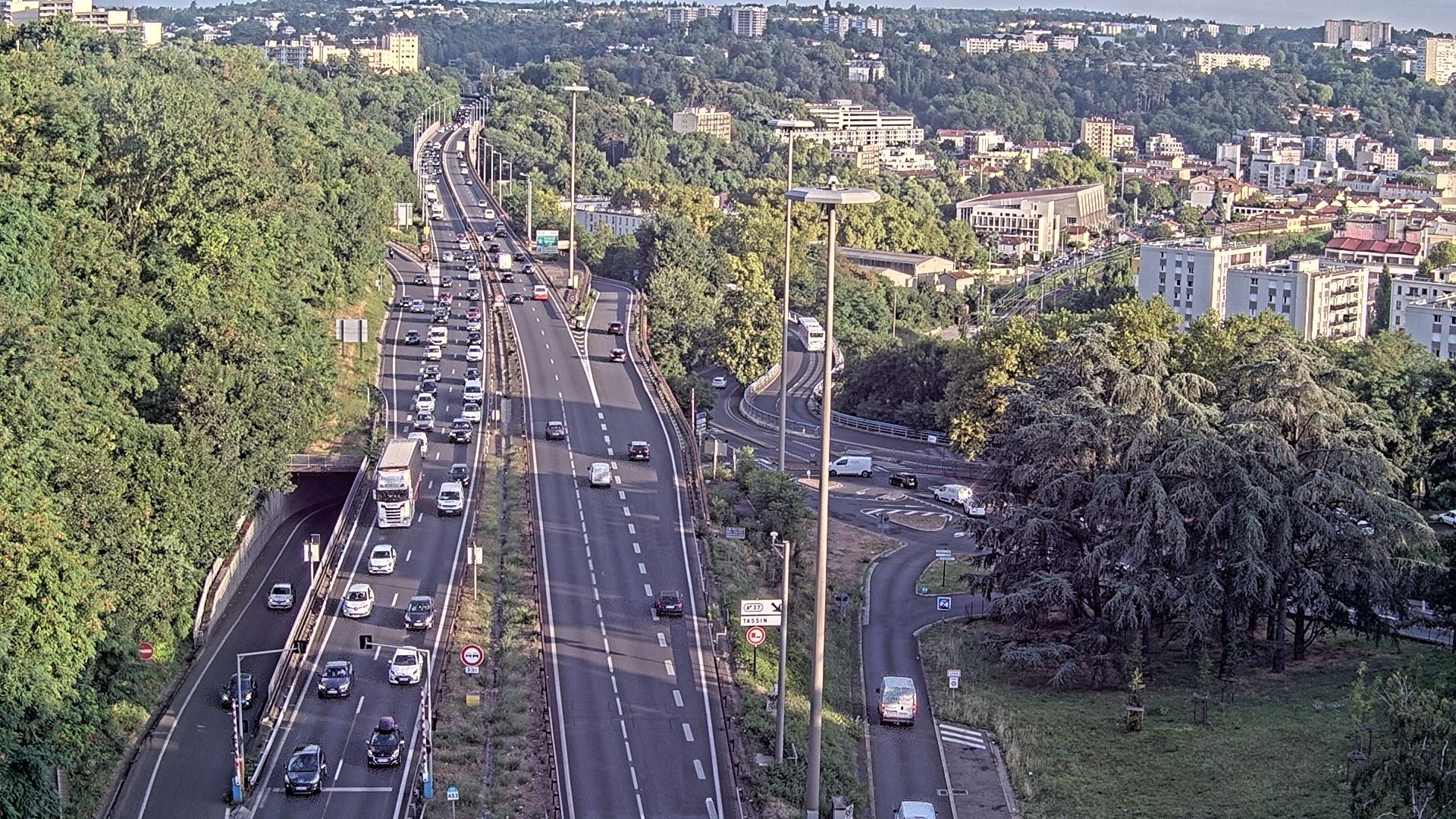 Caméra autoroute à Lyon, entrée Nord du Tunnel sous Fourvière, en direction de Paris