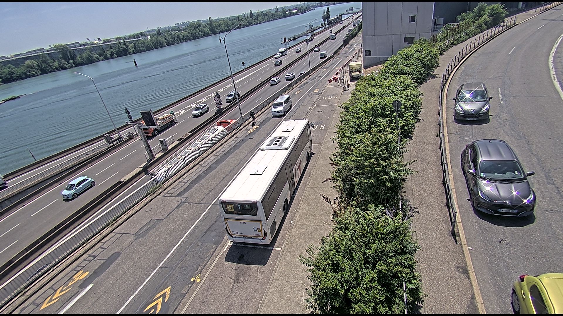 <h2>Caméra trafic sur A7 à Lyon, au niveau du Pont de la Mulatière, vue orientée vers Marseille</h2>