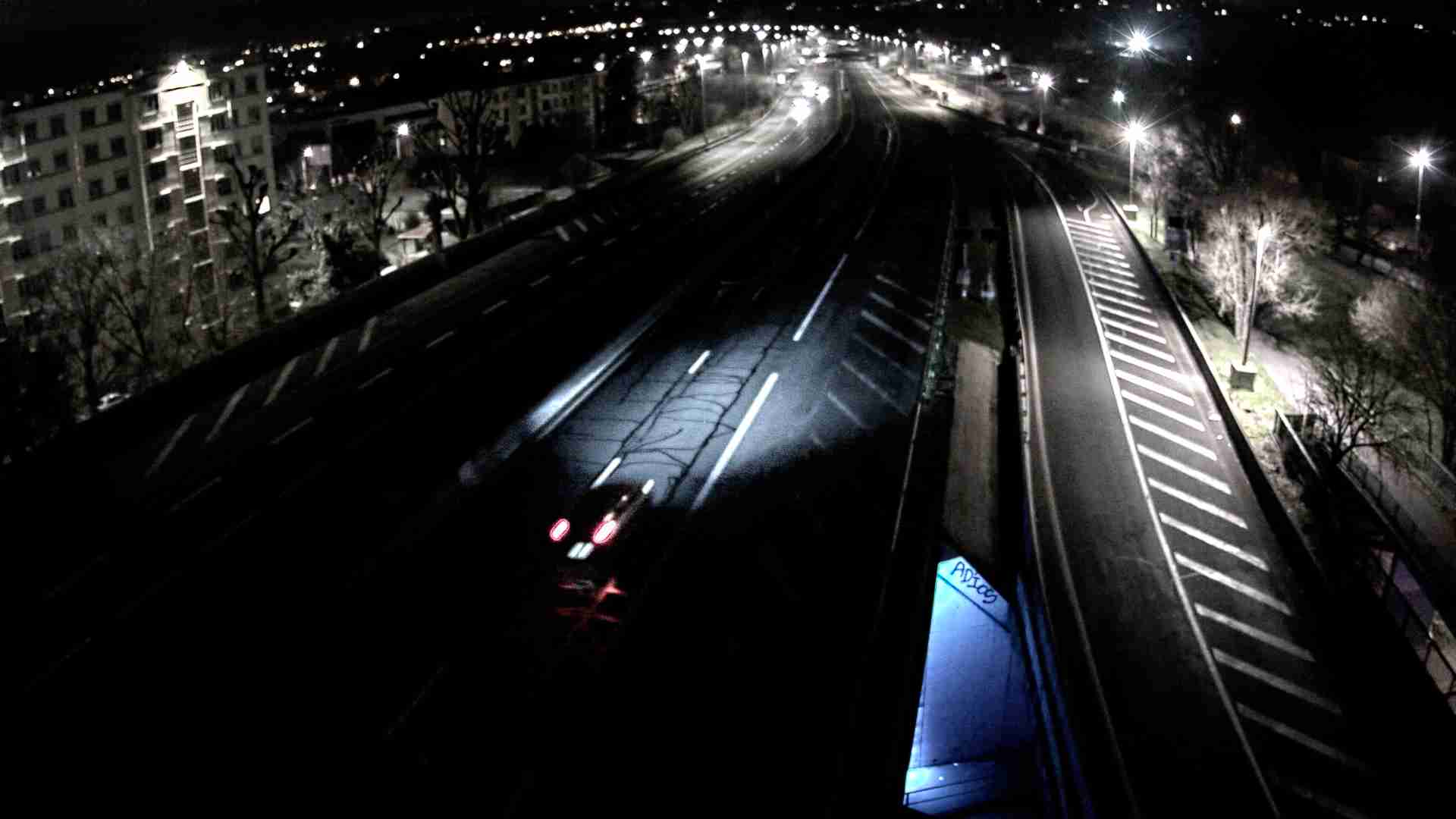 Webcam trafic à l'intersection du Boulevard Périphérique Nord, le Boulevard Périphérique Laurent Bonnevay de Lyon (D383) et l'A42, à hauteur de Villeurbanne. Vue orientée vers Rilleux-la-Pape