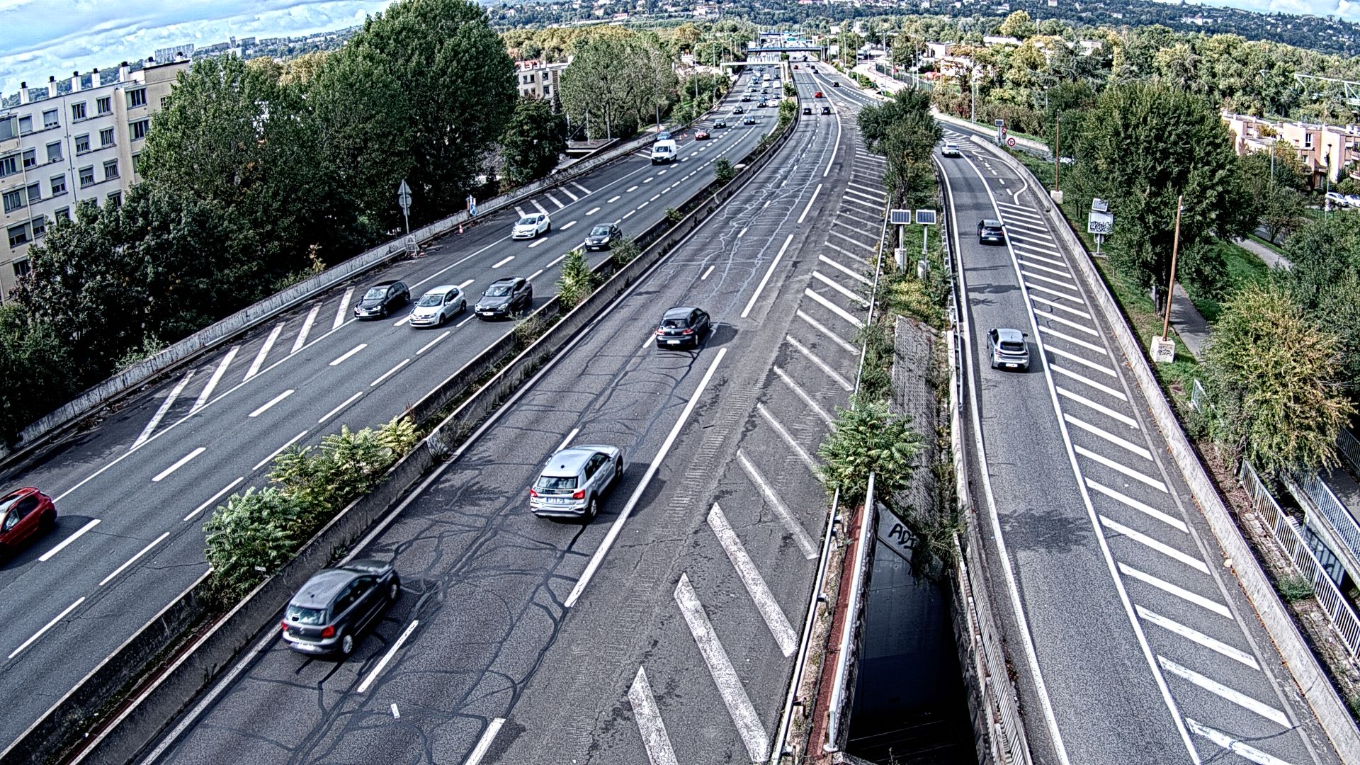 <h2>Webcam trafic à l'intersection du Boulevard Périphérique Nord, le Boulevard Périphérique Laurent Bonnevay de Lyon (D383) et l'A42, à hauteur de Villeurbanne. Vue orientée vers Rilleux-la-Pape</h2>