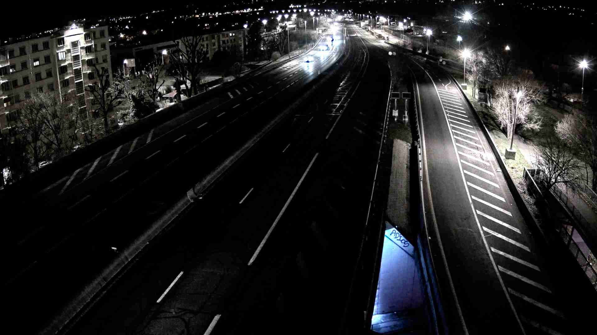 Webcam trafic à l'intersection du Boulevard Périphérique Nord, le Boulevard Périphérique Laurent Bonnevay de Lyon (D383) et l'A42, à hauteur de Villeurbanne. Vue orientée vers Rilleux-la-Pape