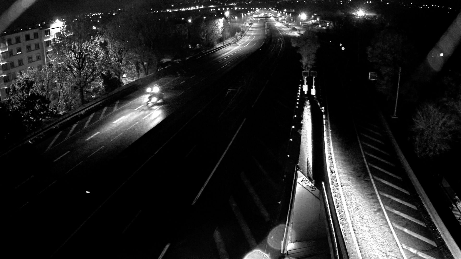 Webcam trafic à l'intersection du Boulevard Périphérique Nord, le Boulevard Périphérique Laurent Bonnevay de Lyon (D383) et l'A42, à hauteur de Villeurbanne. Vue orientée vers Rilleux-la-Pape