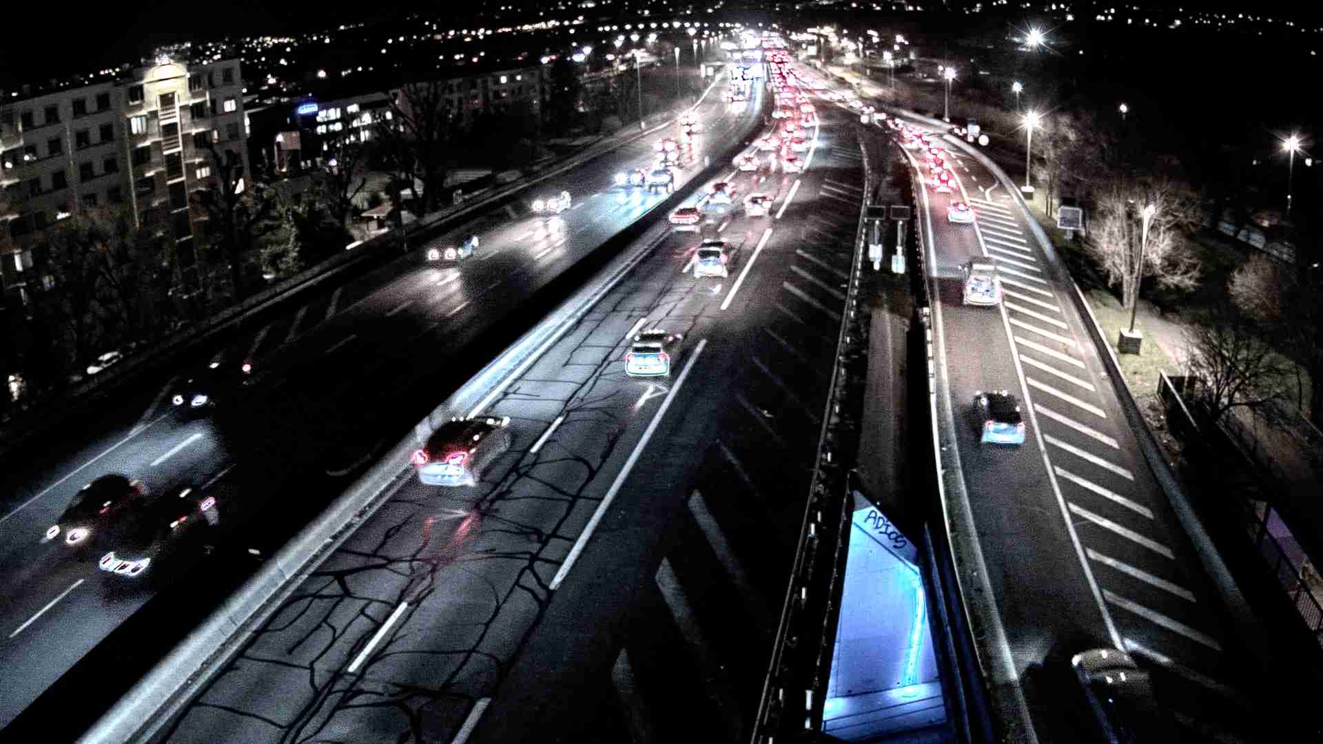 Webcam trafic à l'intersection du Boulevard Périphérique Nord, le Boulevard Périphérique Laurent Bonnevay de Lyon (D383) et l'A42, à hauteur de Villeurbanne. Vue orientée vers Rilleux-la-Pape