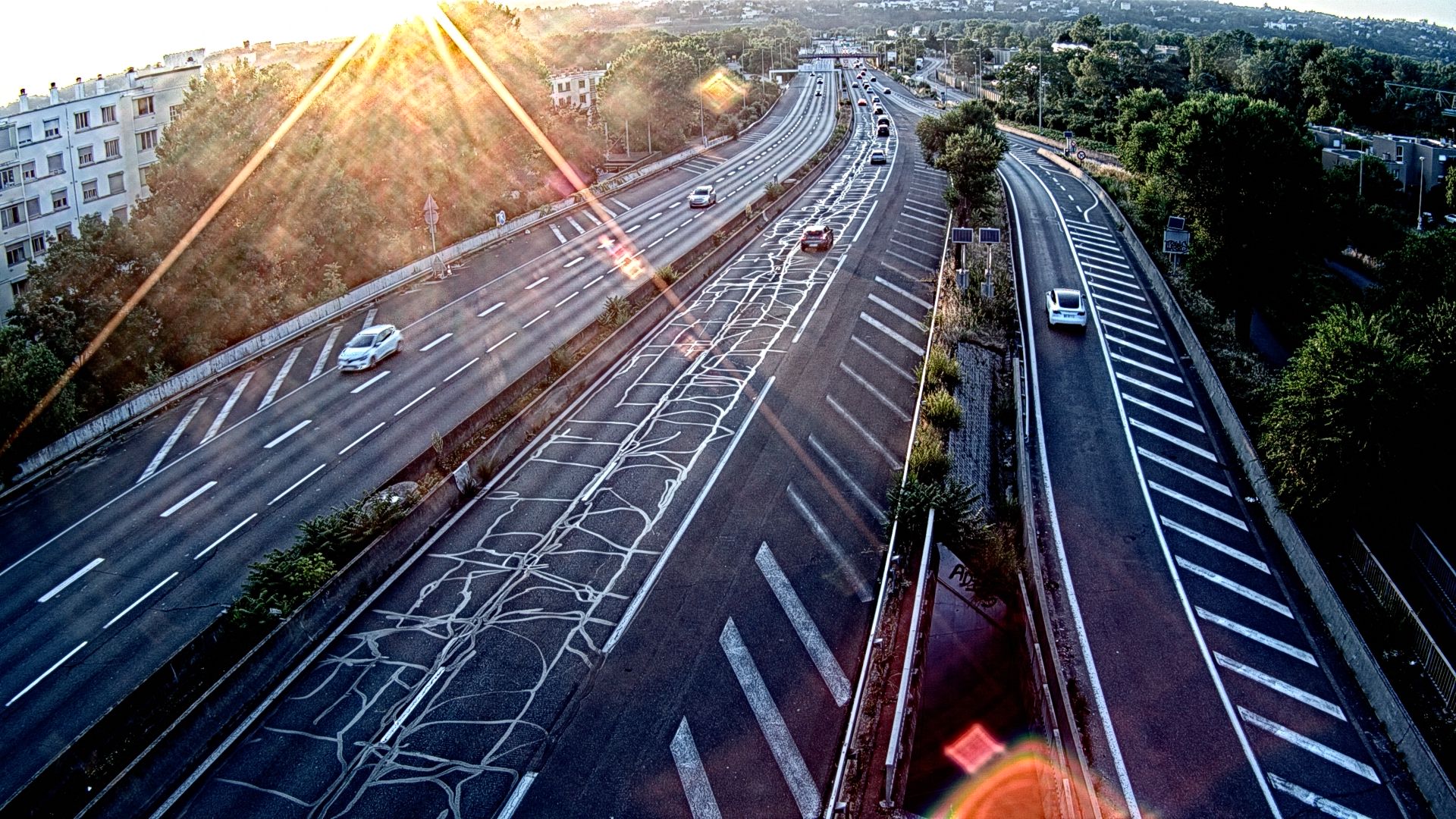 <h2>Webcam trafic à l'intersection du Boulevard Périphérique Nord, le Boulevard Périphérique Laurent Bonnevay de Lyon (D383) et l'A42, à hauteur de Villeurbanne. Vue orientée vers Rilleux-la-Pape</h2>
