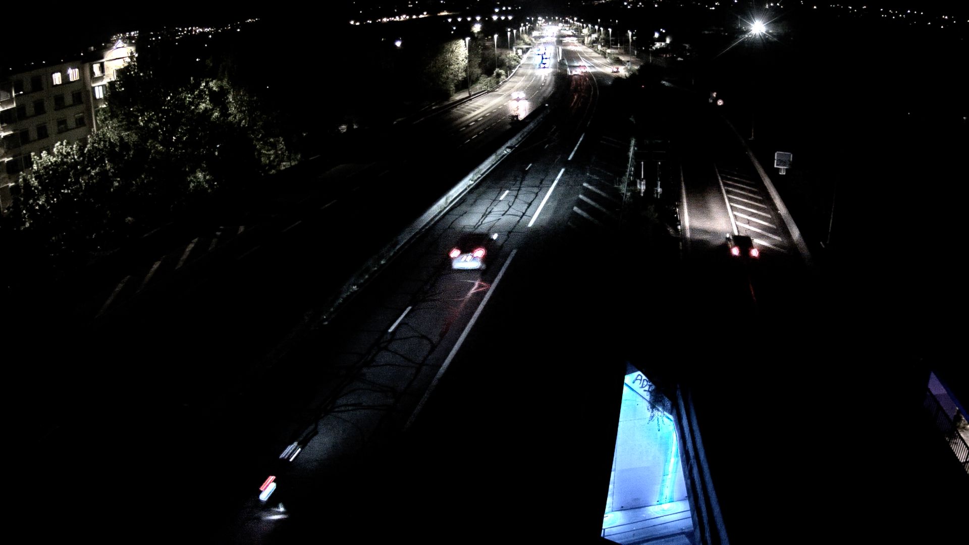 Webcam trafic à l'intersection du Boulevard Périphérique Nord, le Boulevard Périphérique Laurent Bonnevay de Lyon (D383) et l'A42, à hauteur de Villeurbanne. Vue orientée vers Rilleux-la-Pape