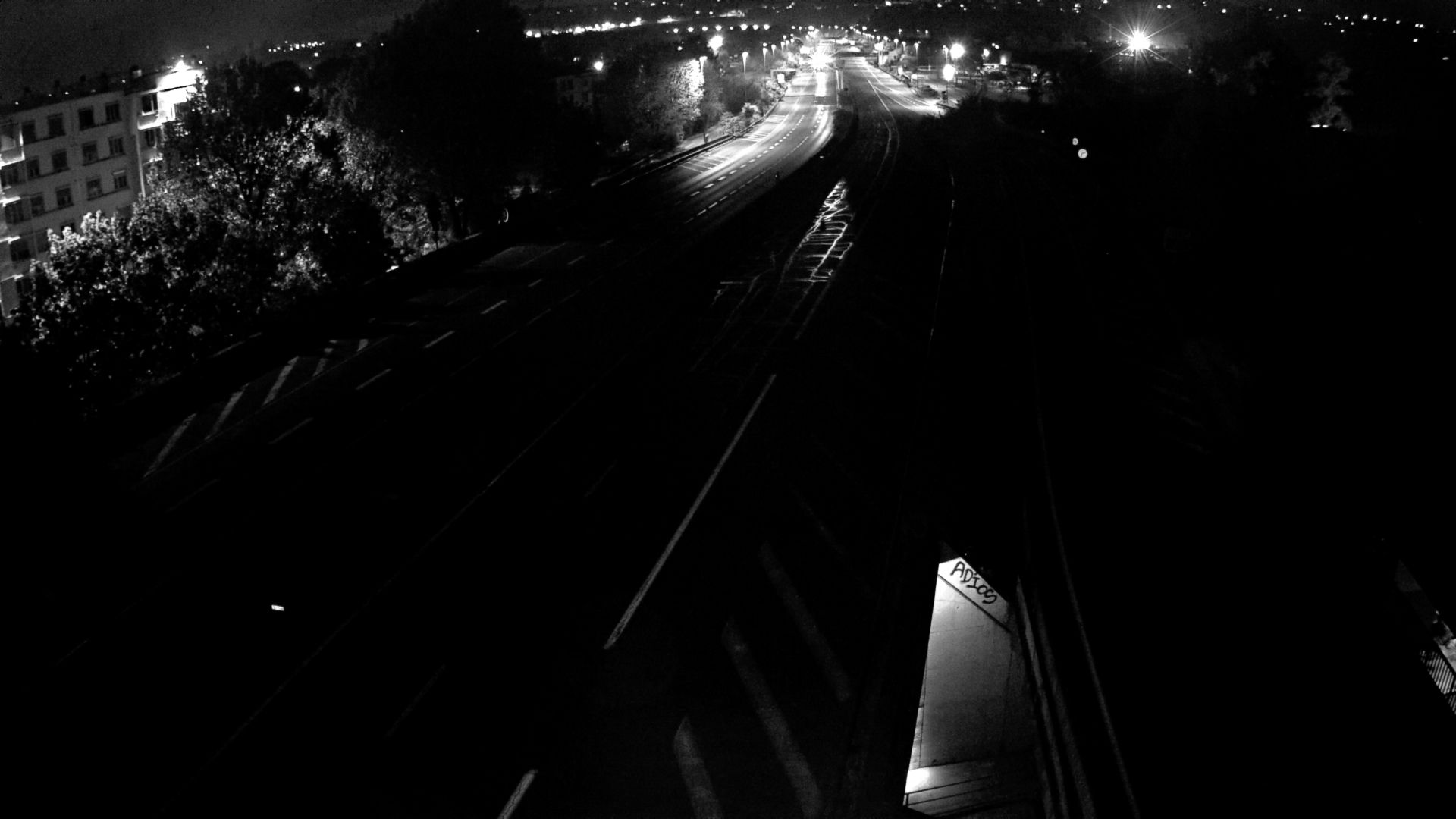 Webcam trafic à l'intersection du Boulevard Périphérique Nord, le Boulevard Périphérique Laurent Bonnevay de Lyon (D383) et l'A42, à hauteur de Villeurbanne. Vue orientée vers Rilleux-la-Pape