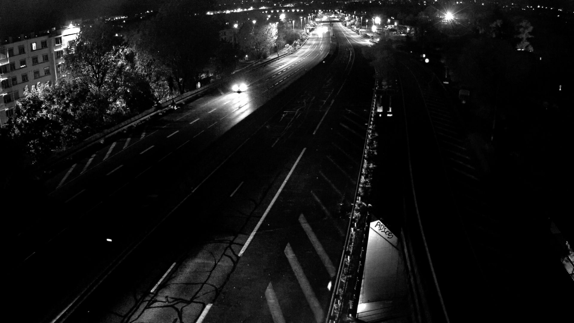 Webcam trafic à l'intersection du Boulevard Périphérique Nord, le Boulevard Périphérique Laurent Bonnevay de Lyon (D383) et l'A42, à hauteur de Villeurbanne. Vue orientée vers Rilleux-la-Pape