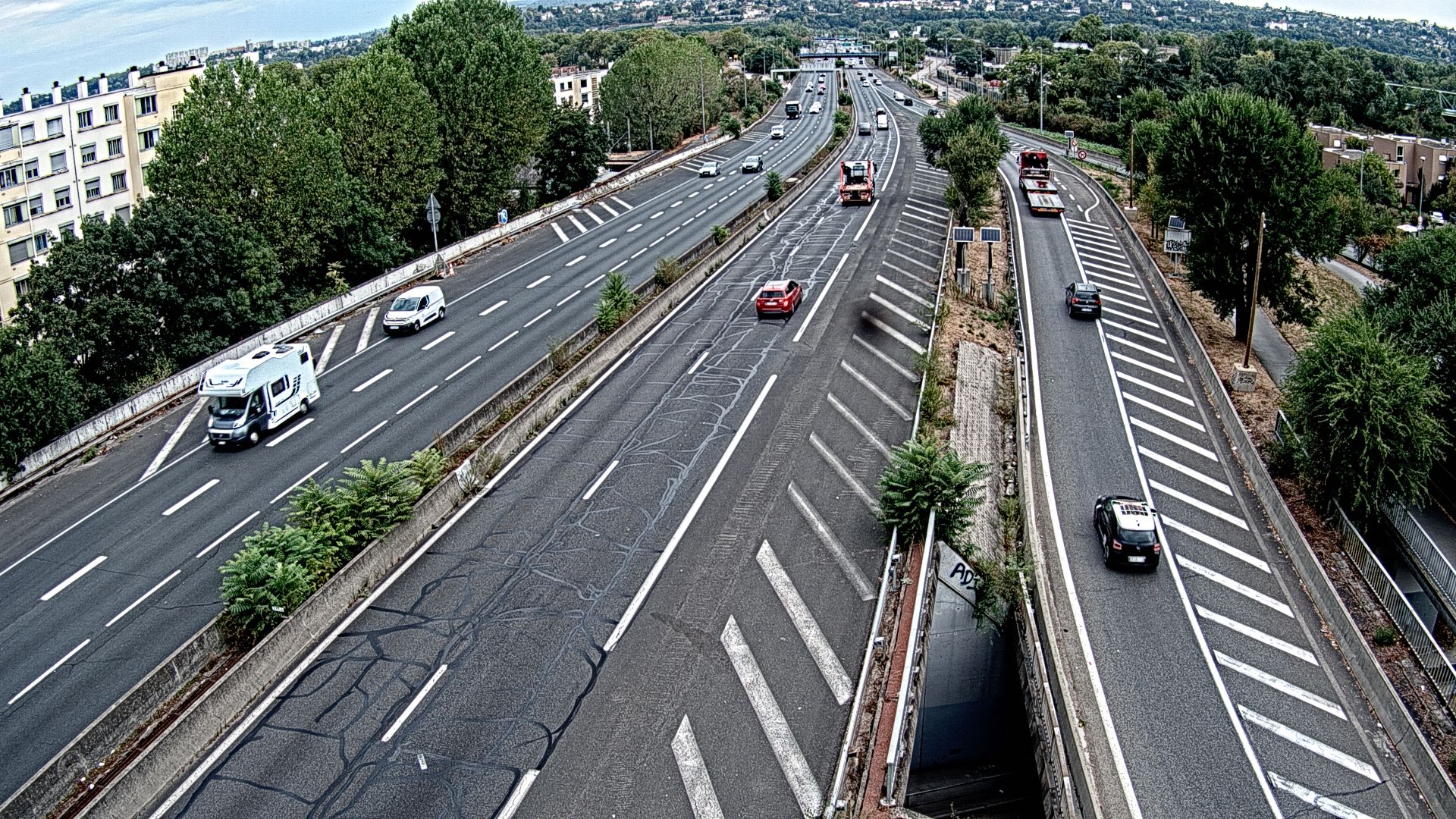 <h2>Webcam trafic à l'intersection du Boulevard Périphérique Nord, le Boulevard Périphérique Laurent Bonnevay de Lyon (D383) et l'A42, à hauteur de Villeurbanne. Vue orientée vers Rilleux-la-Pape</h2>