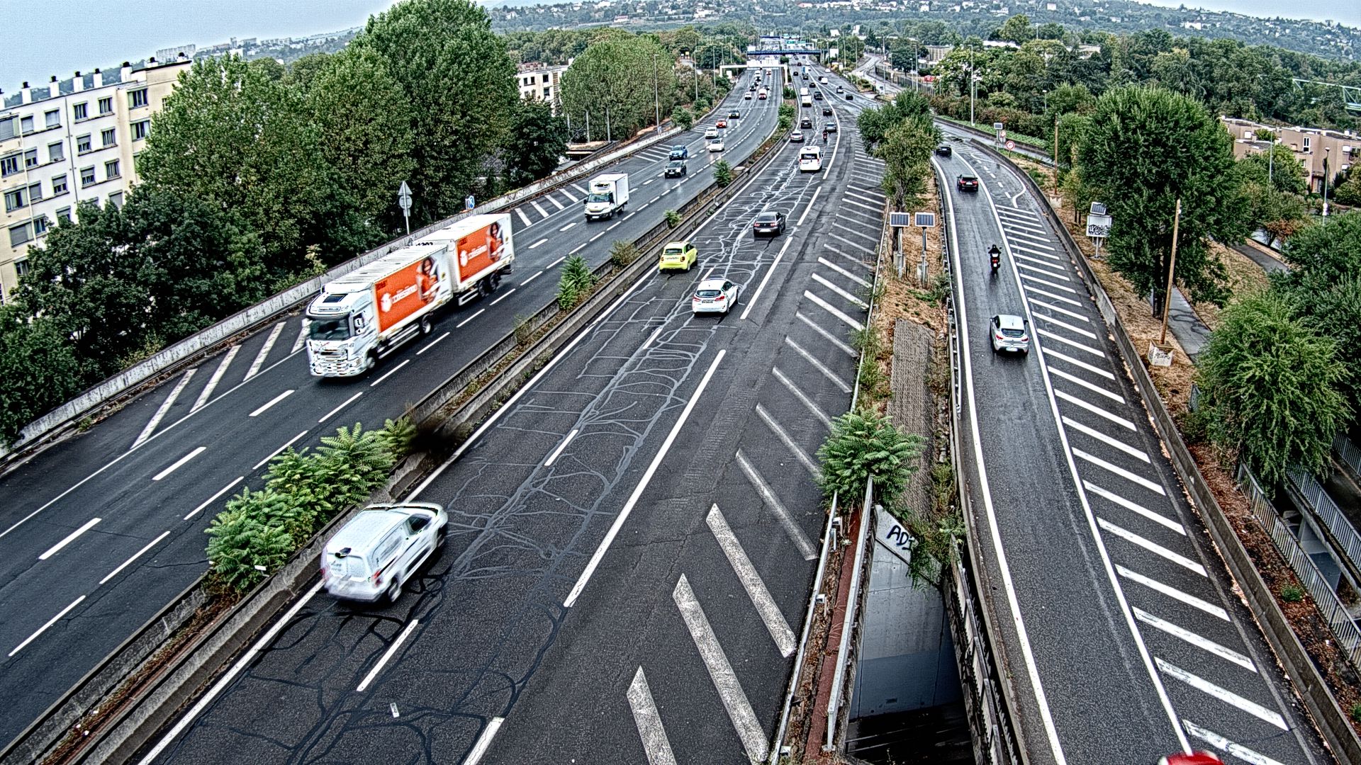 <h2>Webcam trafic à l'intersection du Boulevard Périphérique Nord, le Boulevard Périphérique Laurent Bonnevay de Lyon (D383) et l'A42, à hauteur de Villeurbanne. Vue orientée vers Rilleux-la-Pape</h2>