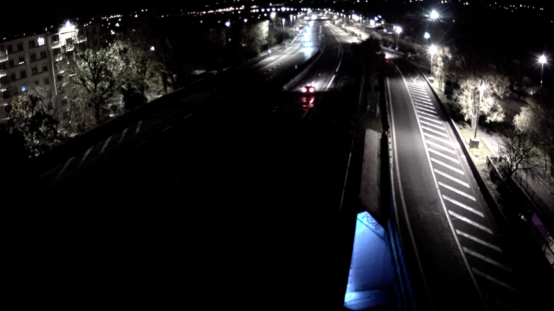 Webcam trafic à l'intersection du Boulevard Périphérique Nord, le Boulevard Périphérique Laurent Bonnevay de Lyon (D383) et l'A42, à hauteur de Villeurbanne. Vue orientée vers Rilleux-la-Pape