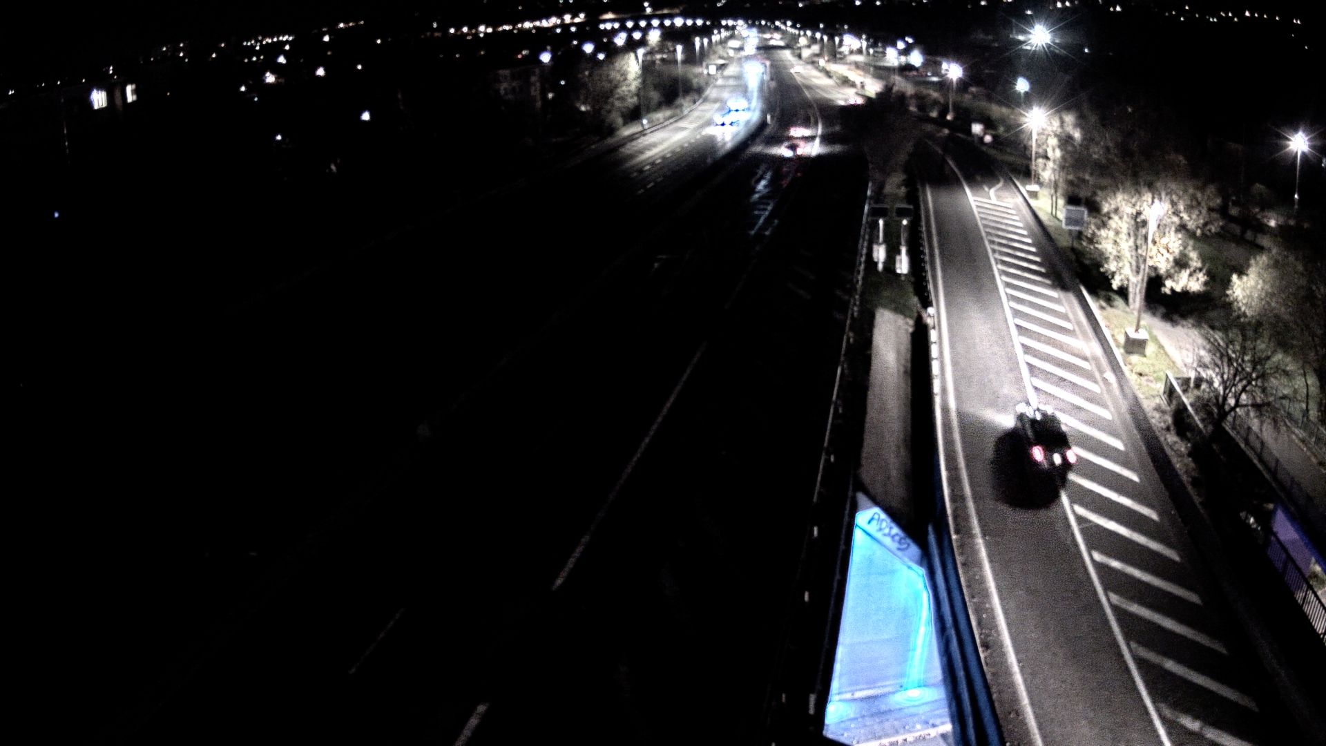 Webcam trafic à l'intersection du Boulevard Périphérique Nord, le Boulevard Périphérique Laurent Bonnevay de Lyon (D383) et l'A42, à hauteur de Villeurbanne. Vue orientée vers Rilleux-la-Pape