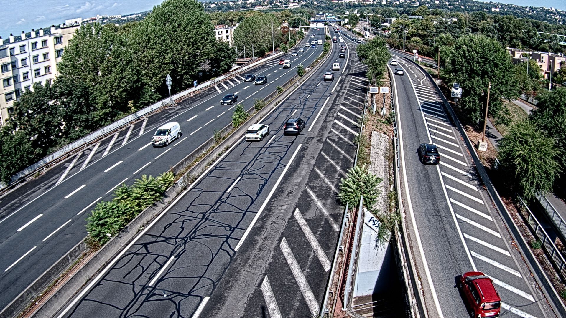 <h2>Webcam trafic à l'intersection du Boulevard Périphérique Nord, le Boulevard Périphérique Laurent Bonnevay de Lyon (D383) et l'A42, à hauteur de Villeurbanne. Vue orientée vers Rilleux-la-Pape</h2>