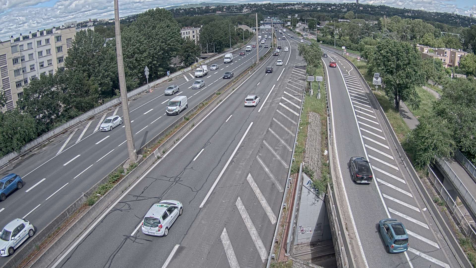 <h2>Webcam trafic à l'intersection du Boulevard Périphérique Nord, le Boulevard Périphérique Laurent Bonnevay de Lyon (D383) et l'A42, à hauteur de Villeurbanne. Vue orientée vers Rilleux-la-Pape</h2>