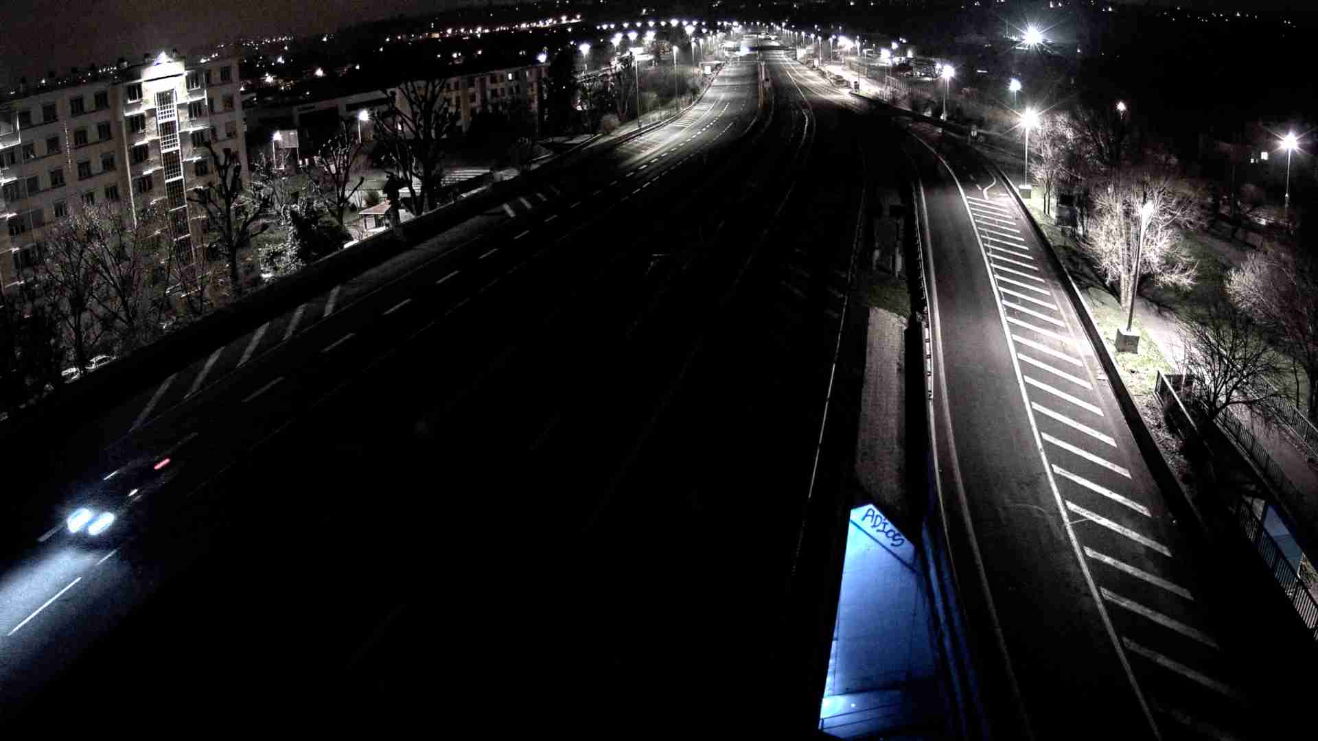 Webcam trafic à l'intersection du Boulevard Périphérique Nord, le Boulevard Périphérique Laurent Bonnevay de Lyon (D383) et l'A42, à hauteur de Villeurbanne. Vue orientée vers Rilleux-la-Pape