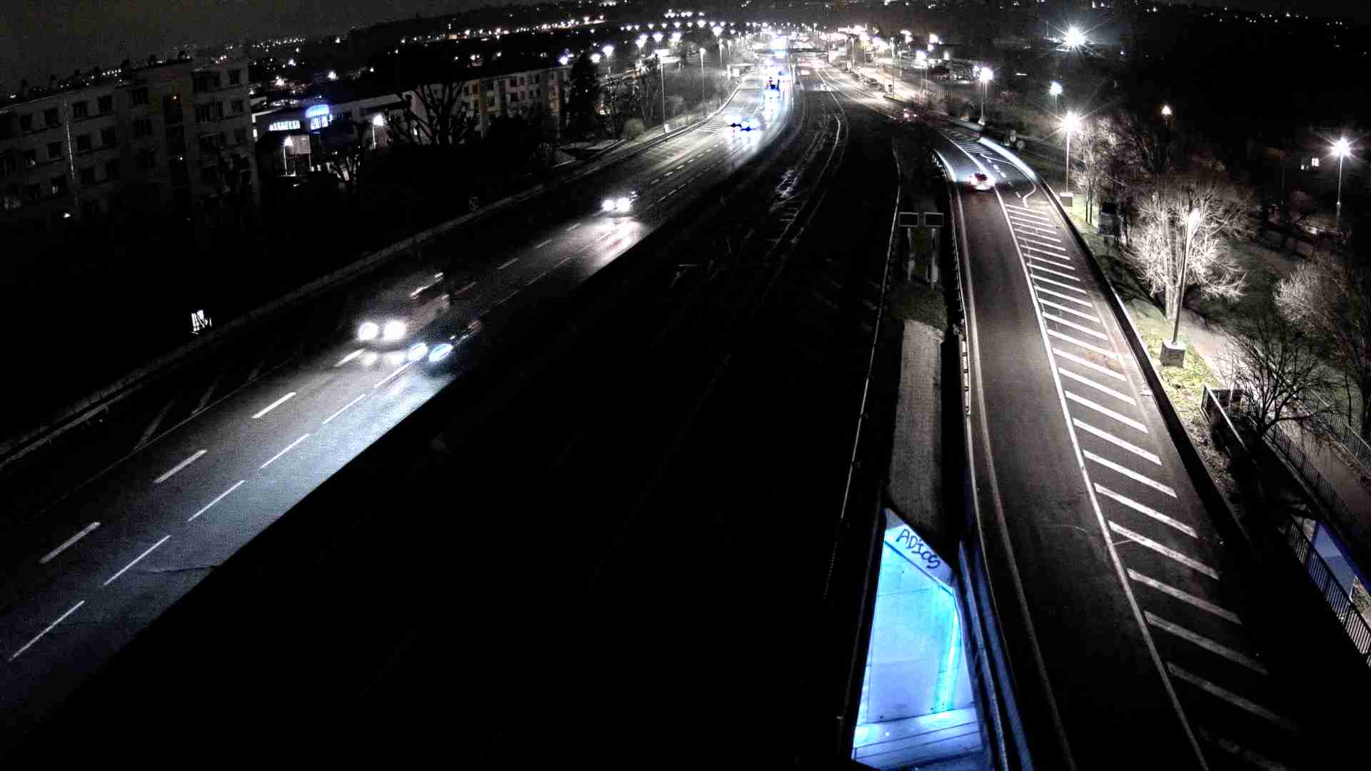 Webcam trafic à l'intersection du Boulevard Périphérique Nord, le Boulevard Périphérique Laurent Bonnevay de Lyon (D383) et l'A42, à hauteur de Villeurbanne. Vue orientée vers Rilleux-la-Pape